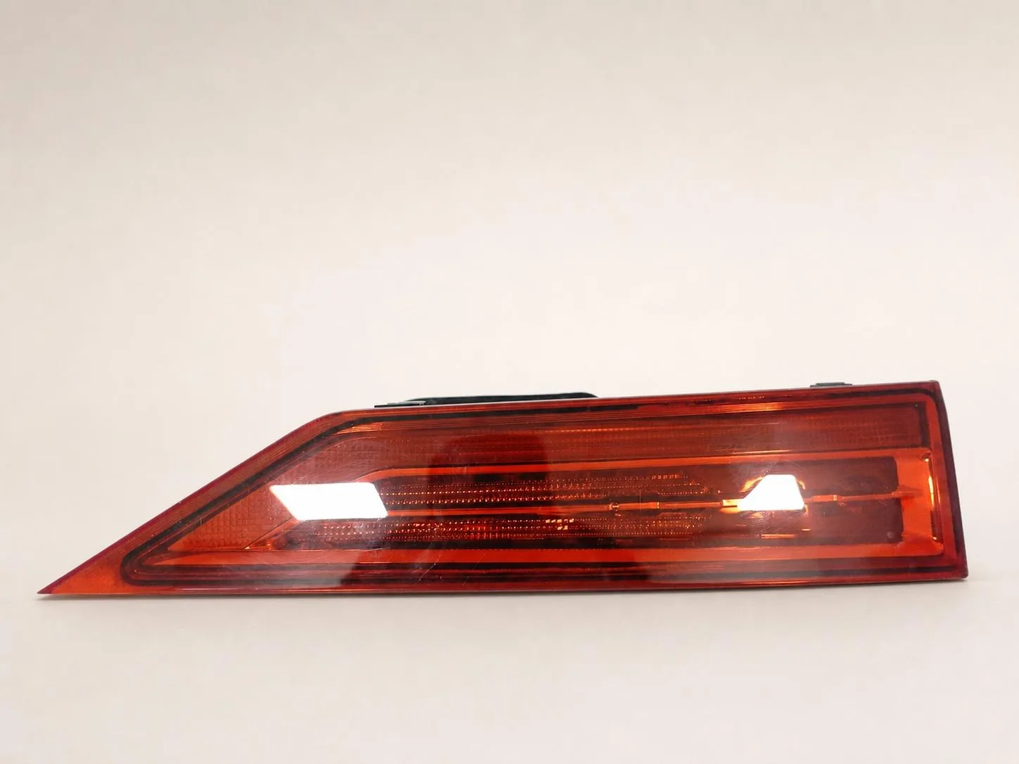 VOLVO XC60 II 2 (2 GENERACJA) 17- LIFT LAMPA LED LEWA W KLAPĘ TYŁ EUROPA 62ea0c2aceef94a717d34d93ce8f3626