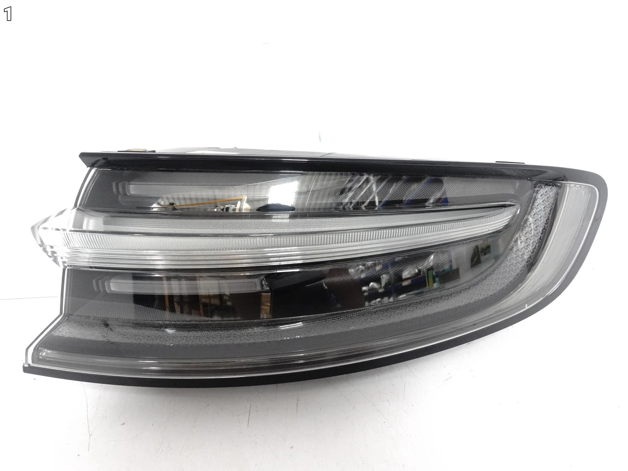 PORSCHE MACAN 95B GTS 19-26 LIFT LAMPA LED TYŁ PRAWA EXCLUSIVE CIEMNA EU 9a1d98ae53fd0ad1c813eff44ae9c244