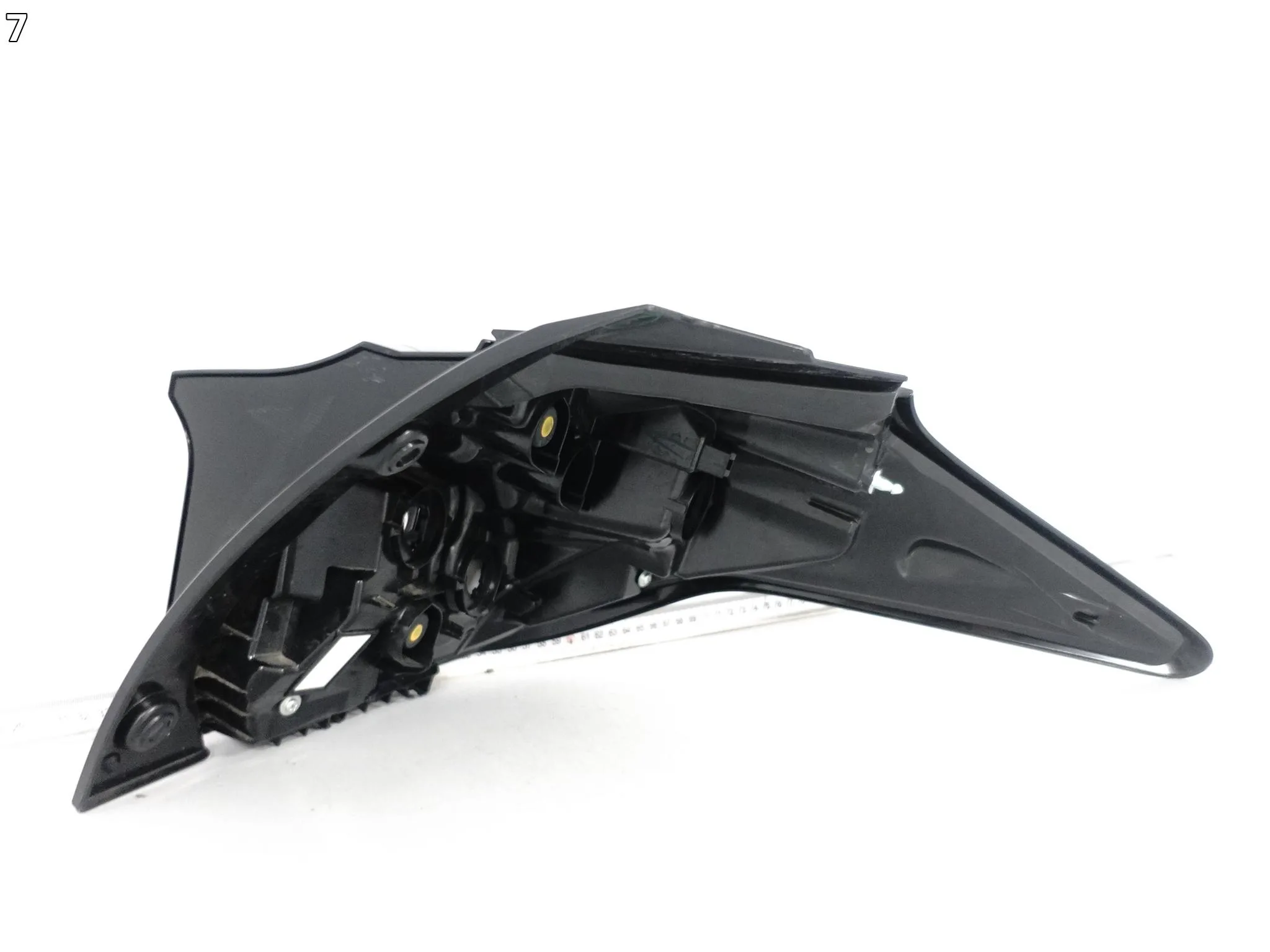 TOYOTA YARIS IV 4 XP210 20- LAMPA LED LEWA W BŁOTNIK TYŁ EUROPA c862b09164fecec82ca8ca2389bbfc72