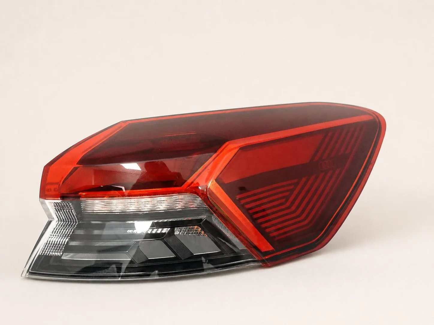 AUDI Q4 E-TRON SPORTBACK 89A 21- LAMPA LED HIGH W BŁOTNIK TYŁ PRAWA EUROPA 89e0a8c369bcdeb5e56d54f06b18a912