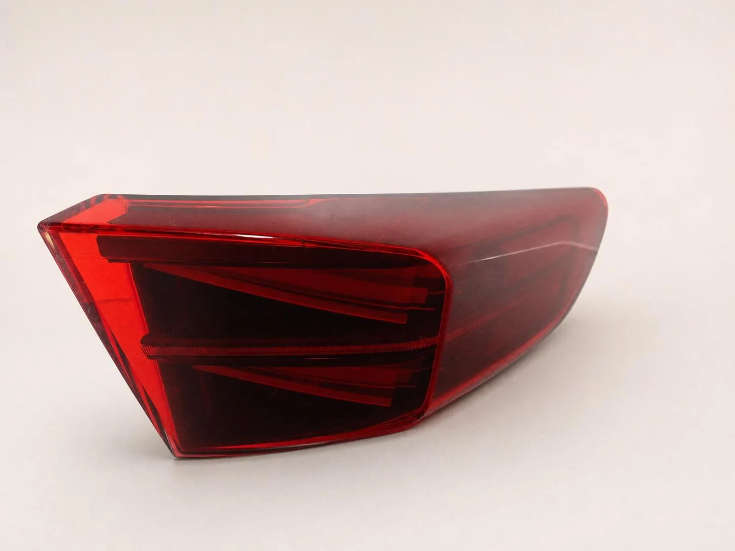 CUPRA FORMENTOR 5FF LIFT 24- LAMPA LED W BŁOTNIK TYŁ PRAWA EUROPA 868e202465d834a9549a26cc00c486bc