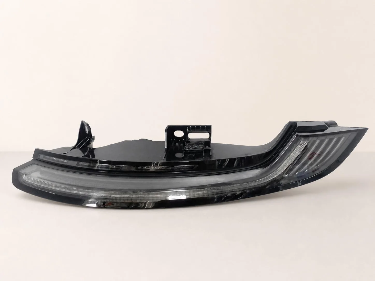 PORSCHE 911 992 EXCLUSIVE 19- LAMPA LED W BŁOTNIK TYŁ PRAWA EUROPA CIEMNA 06b8595a23e6db35e62b3bd9378d0528