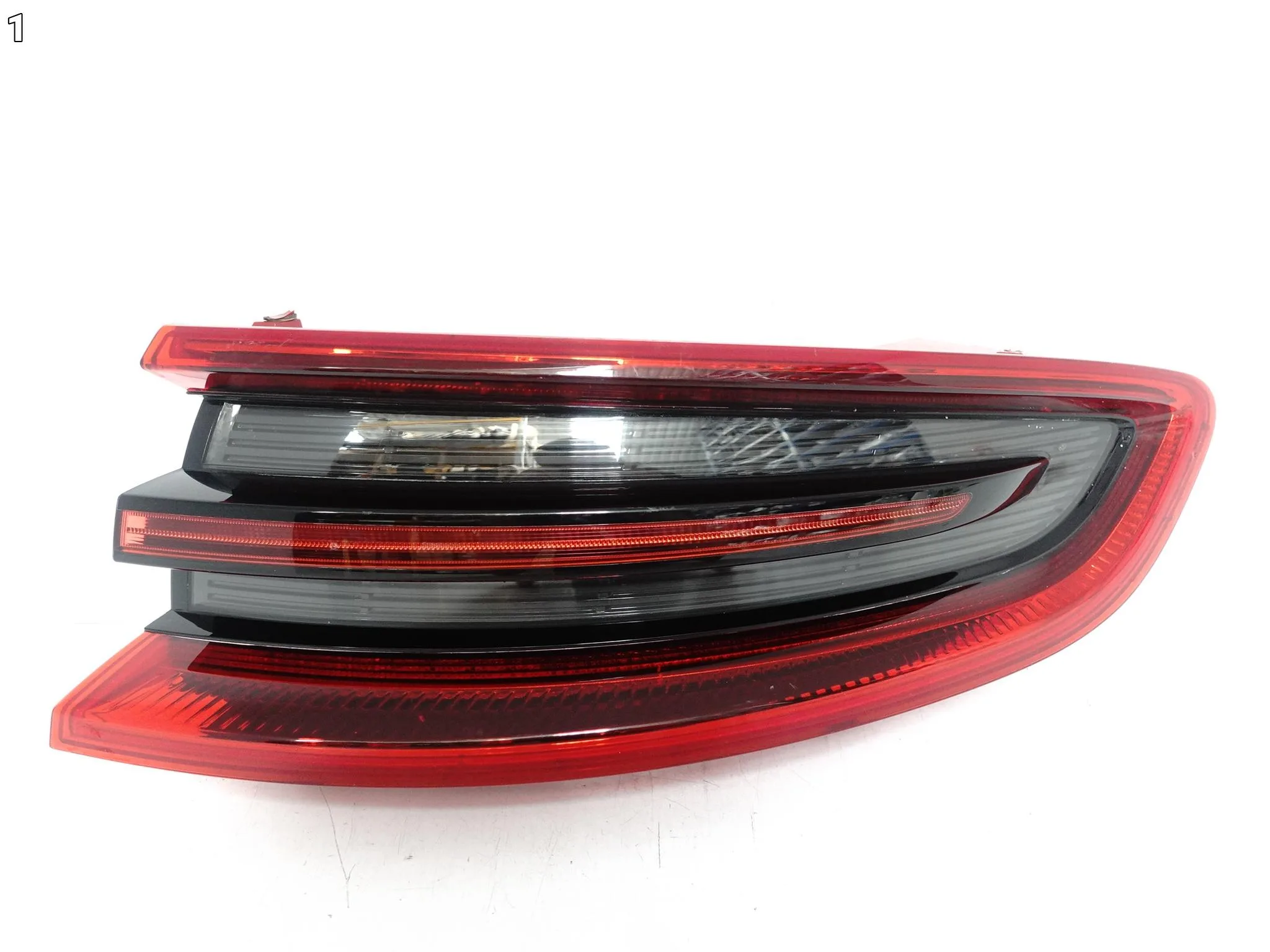 PORSCHE MACAN 95B 14-18 LAMPA LED W BŁOTNIK TYŁ PRAWA EUROPA 7739e15ac576a6358bb1ed990255e1c9