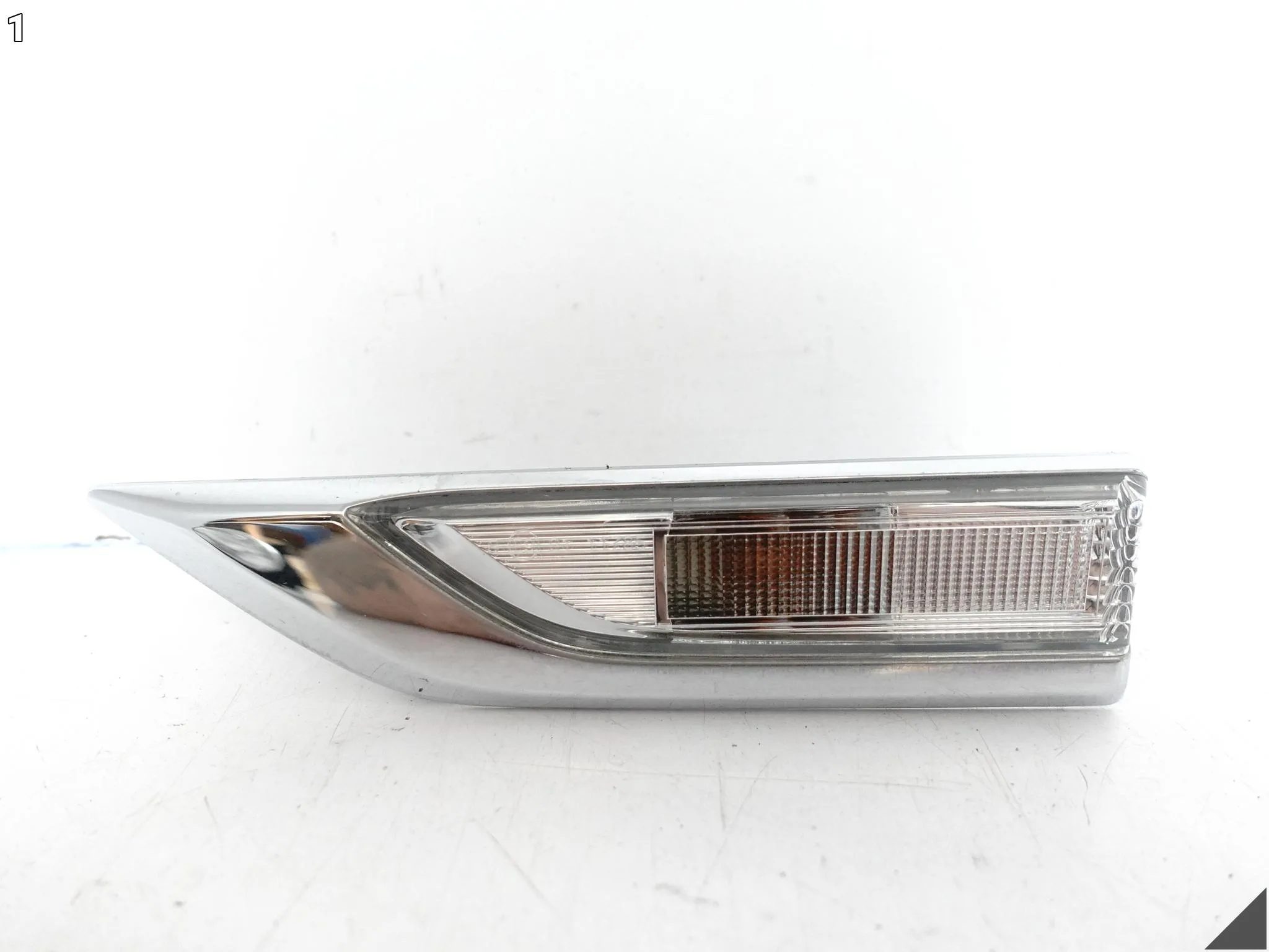 VW CADDY 2K5 LIFT 15-20 KIERUNKOWSKAZ MIGACZ W BŁOTNIK PRZÓD LEWY CHROM e21ba09bea82aca8d3814a00a62324fb