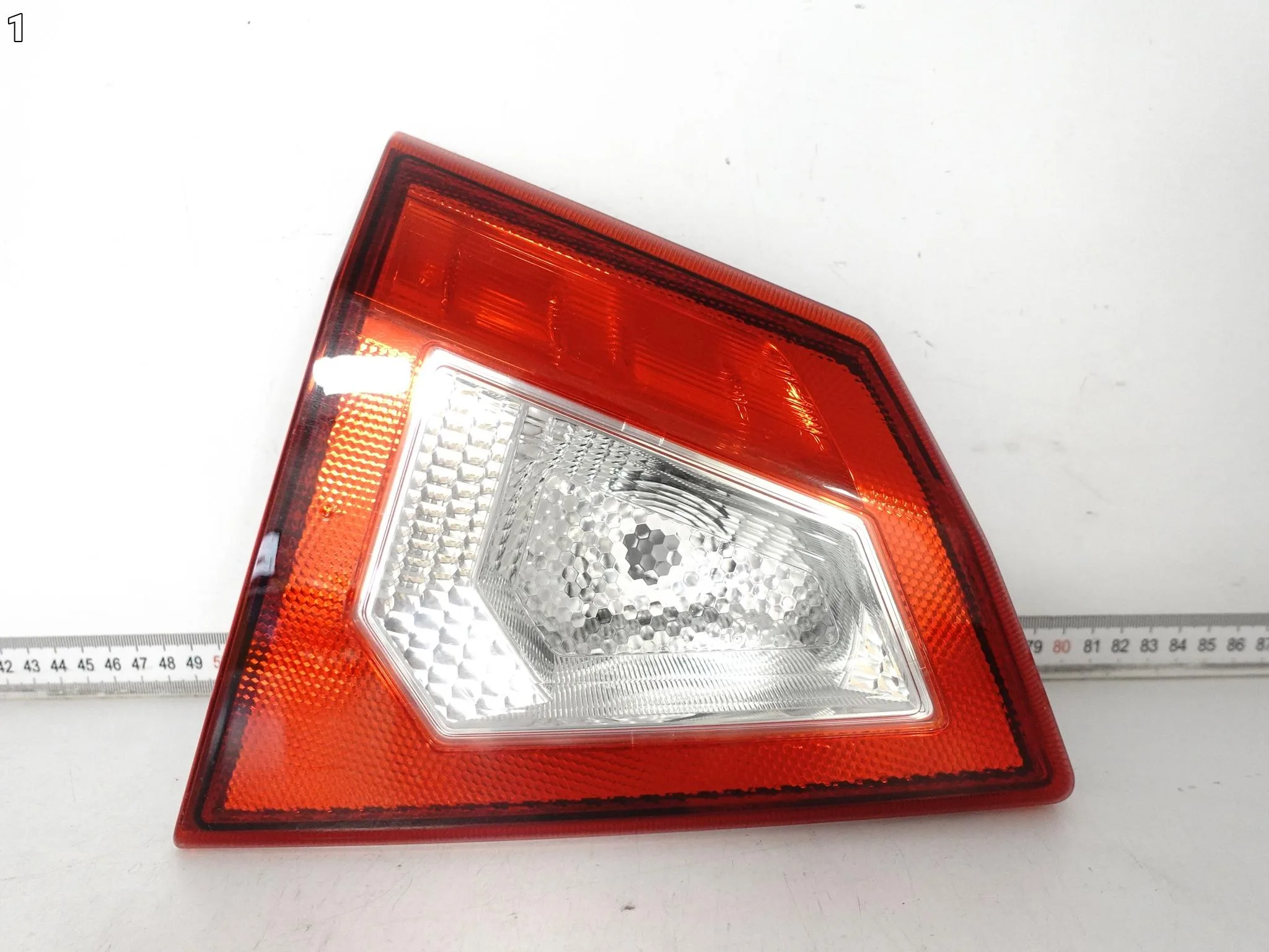 SUZUKI VITARA IV 4 III 3 LY 15-18 LAMPA W KLAPĘ LEWA TYŁ EUROPA 3676a3599135ad58d96215e6ce94f86f