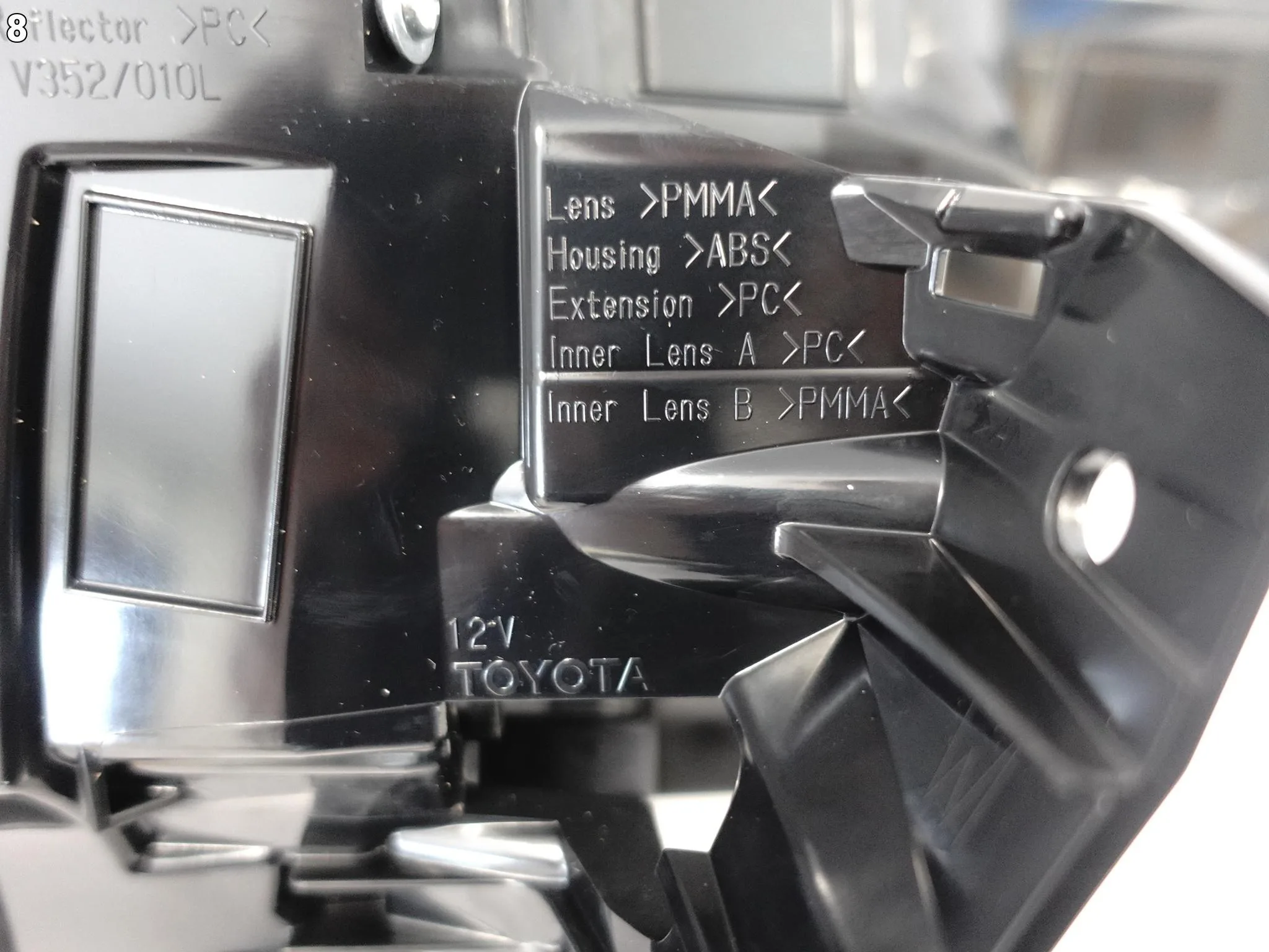 TOYOTA COROLLA E21 XII KOMBI SUZUKI SWACE LAMPA LED BŁOTNIK TYŁ LEWA EUROPA af6a0851f4c427478fa7911ce324043a