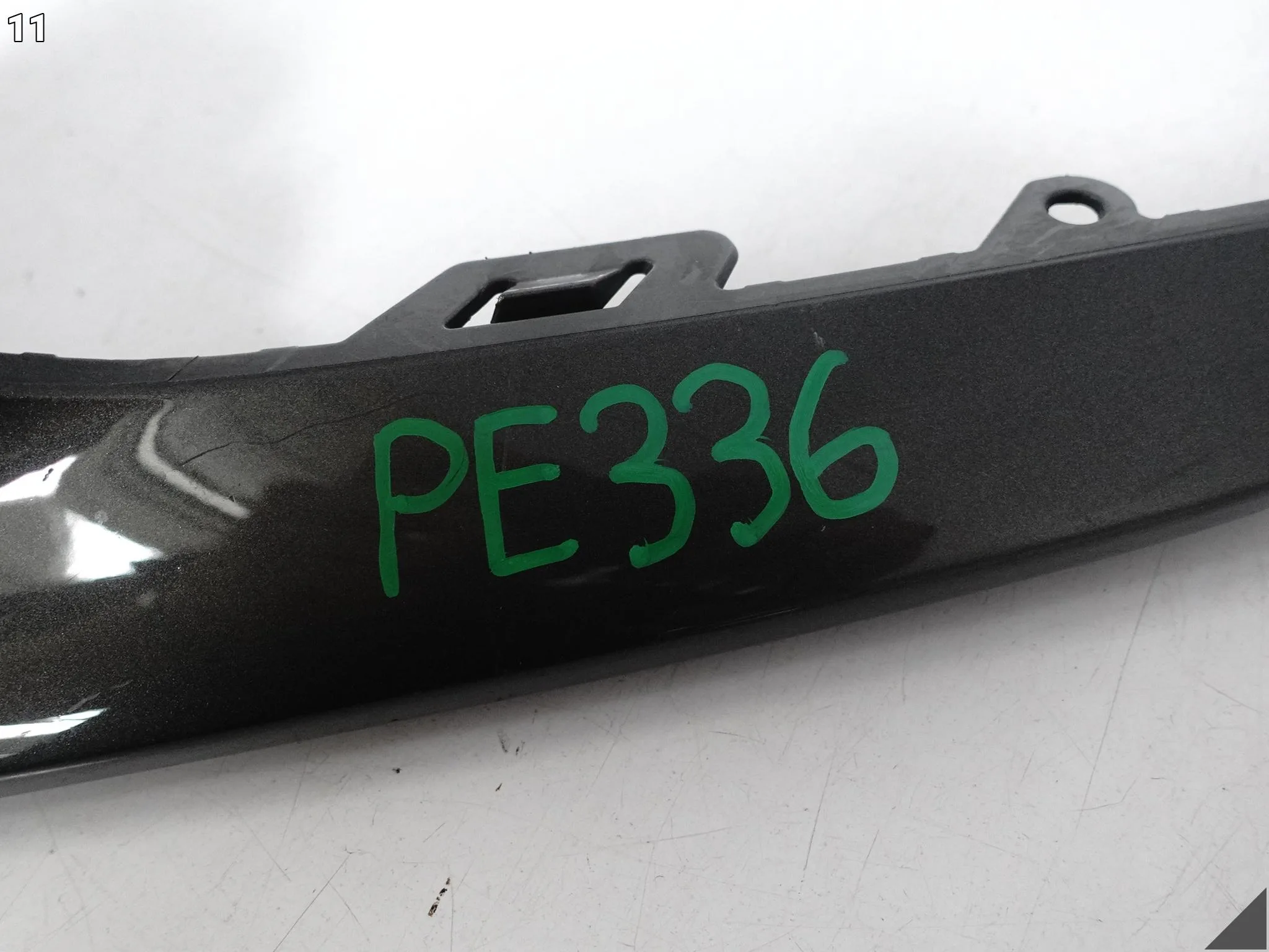 PORSCHE MACAN I 1 95B ZWYKŁY / GTS LIFT 21-26 LISTWA BLENDA W ZDERZAK PRZÓD 4d378db9e0d230c07d6673675ebfc84d
