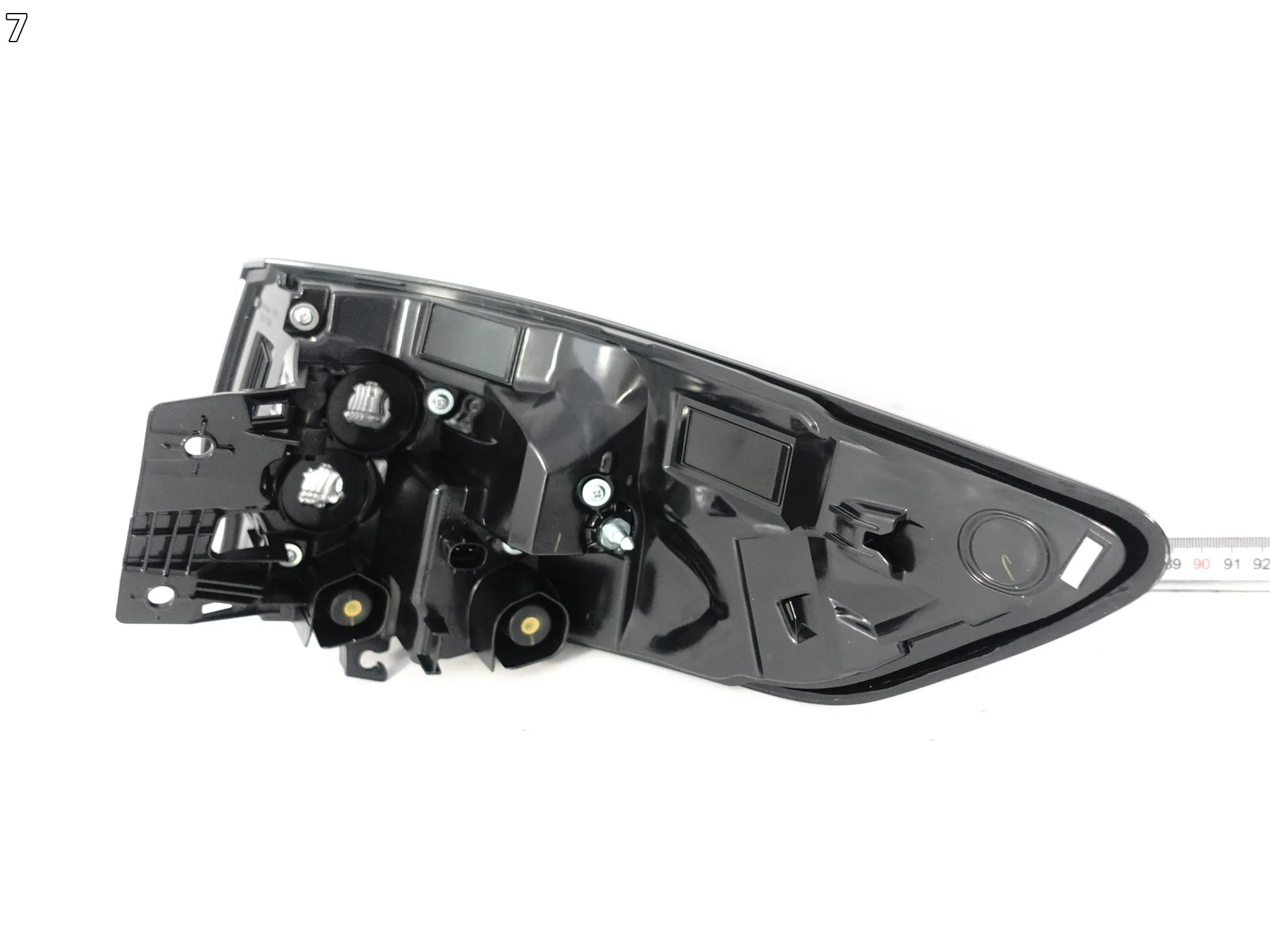TOYOTA COROLLA E21 XII KOMBI SUZUKI SWACE LAMPA LED BŁOTNIK TYŁ LEWA EUROPA 2254d9c1881f2ae9ec10c13ccdd91930