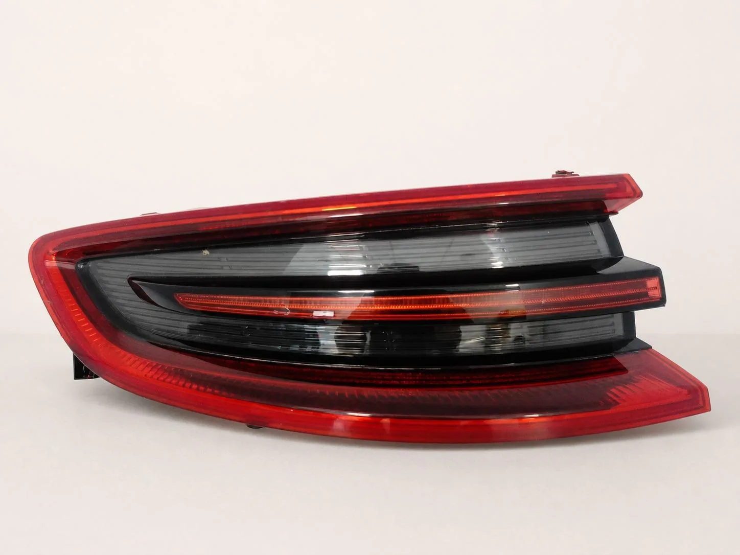 PORSCHE MACAN 95B 14-18 LAMPA LED W BŁOTNIK TYŁ LEWA EUROPA b1681348f6f38bbc629bf83361b8395b