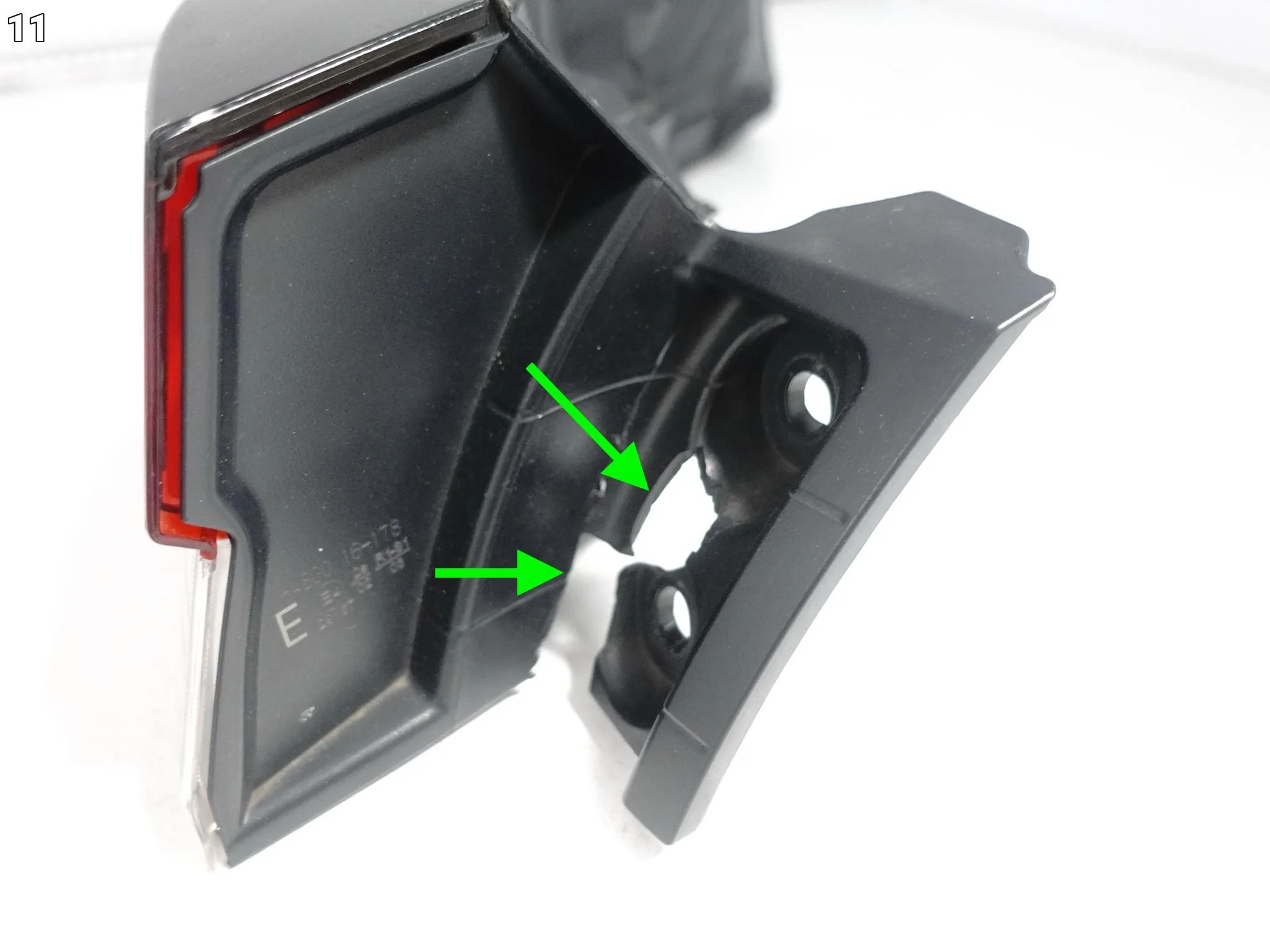 TOYOTA COROLLA CROSS XG10 22- LAMPA LED LEWA W BŁOTNIK TYŁ EUROPA c0b49b9ec074dc2732c894d33bab0d31