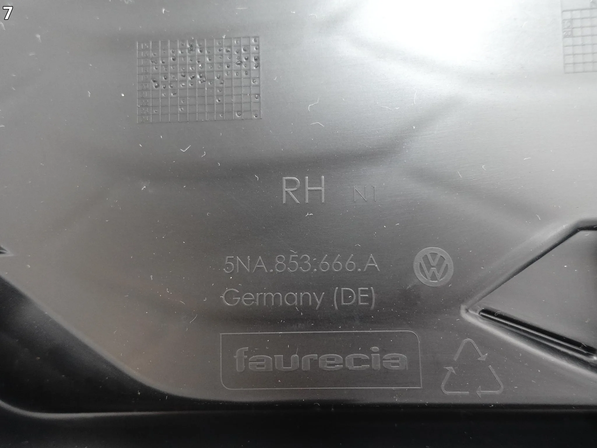 VW TIGUAN II 5NA 16-20 KRATKA ATRAPA W ZDERZAK PRZÓD PRAWA POD CZUJNIK PDC db712033983cfea1830c2b6bf2c5b4b2