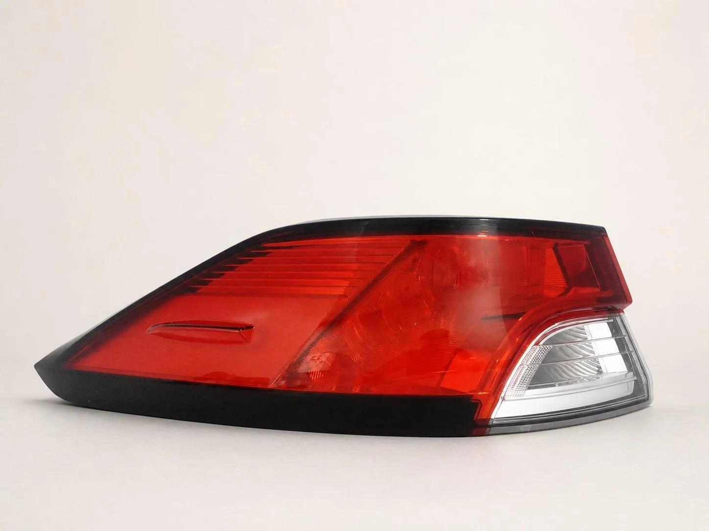 TOYOTA COROLLA CROSS XG10 22- LAMPA LED LEWA W BŁOTNIK TYŁ EUROPA 6f3f6a16d1afd37bc8cb1f06ba0df098