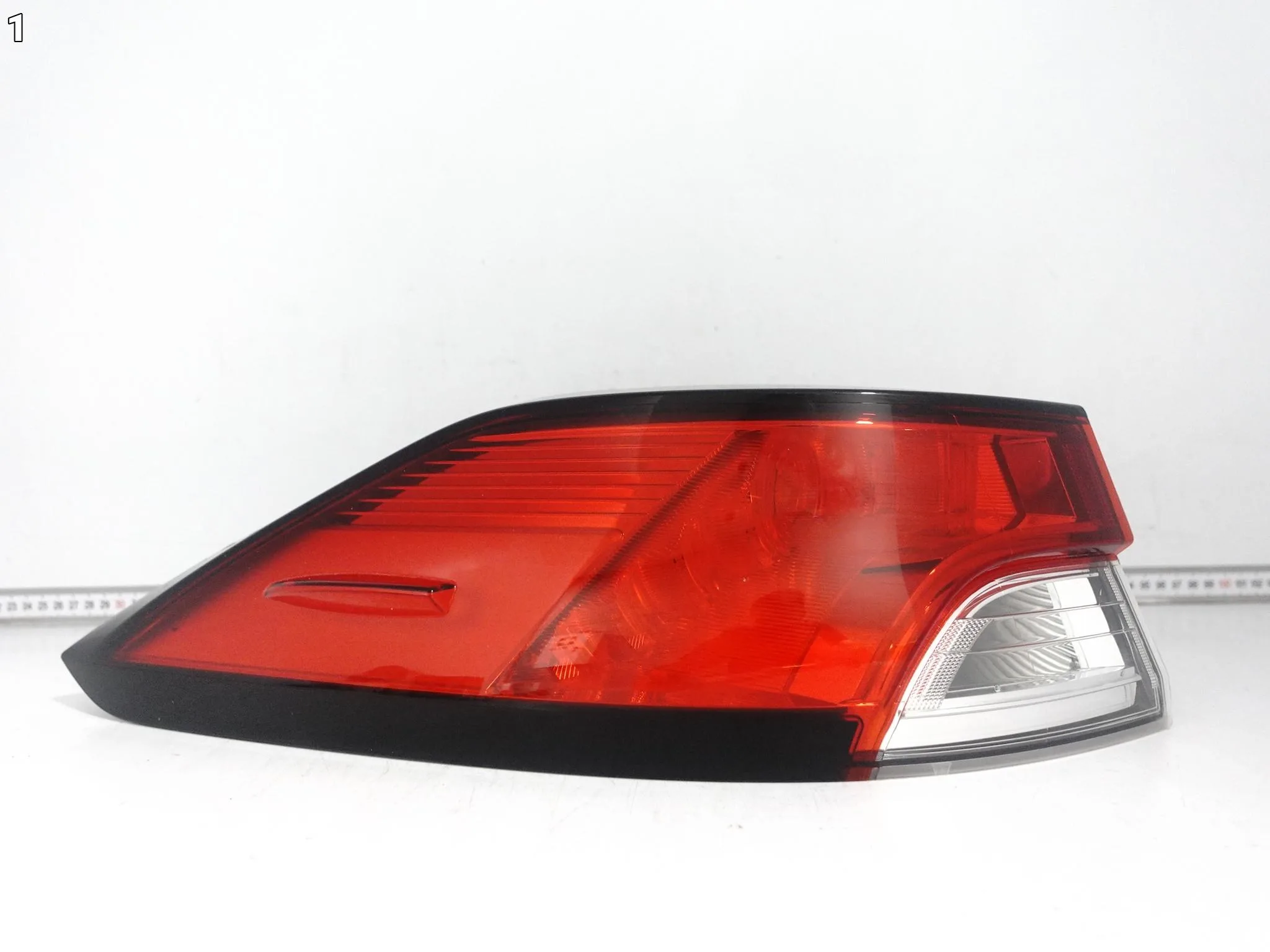 TOYOTA COROLLA CROSS XG10 22- LAMPA LED LEWA W BŁOTNIK TYŁ EUROPA ef5ae3e6a22bdb3fdf0d6bdb0ff17316