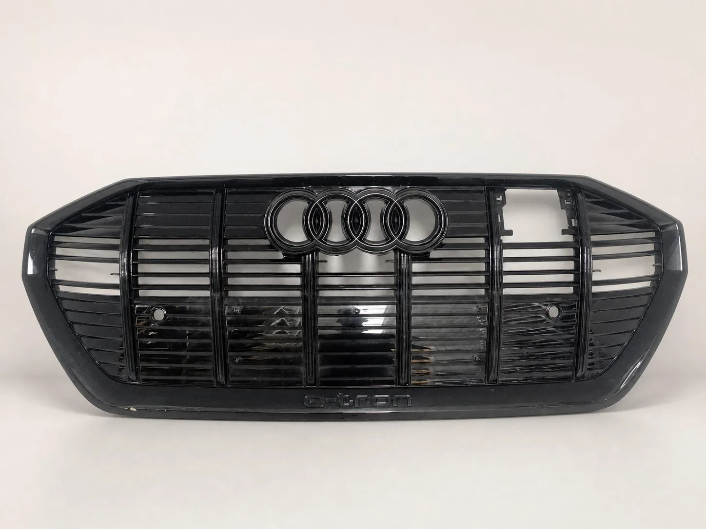 AUDI E-TRON ETRON 4KE S-LINE 18-22 GRILL ATRAPA PRZÓD BLACK (RADAR PDC) d85691456b152b59cafea003c322d17a