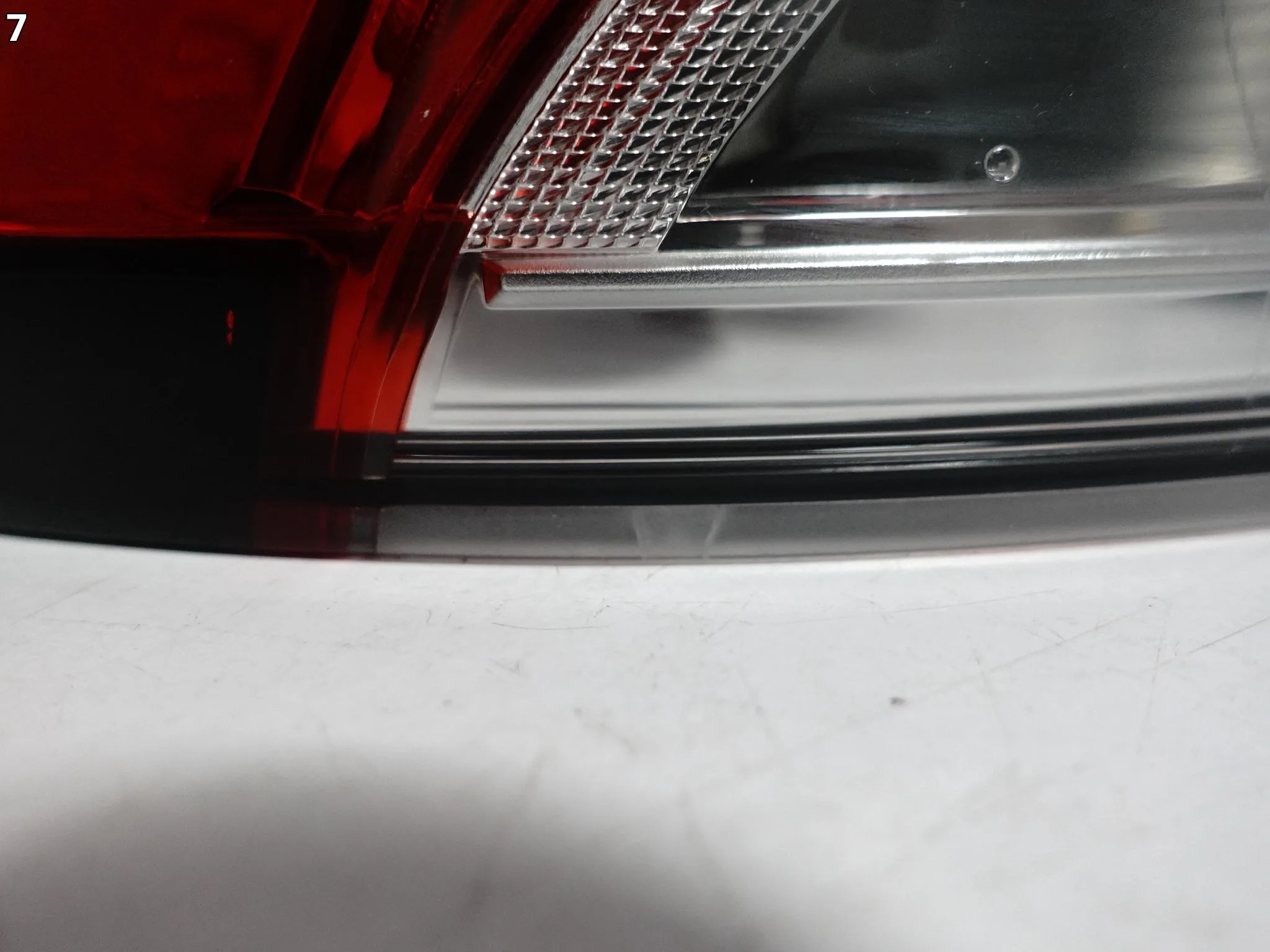 TOYOTA COROLLA CROSS XG10 22- LAMPA LED LEWA W BŁOTNIK TYŁ EUROPA 47b142308e9e9f81a49938f00fa066eb