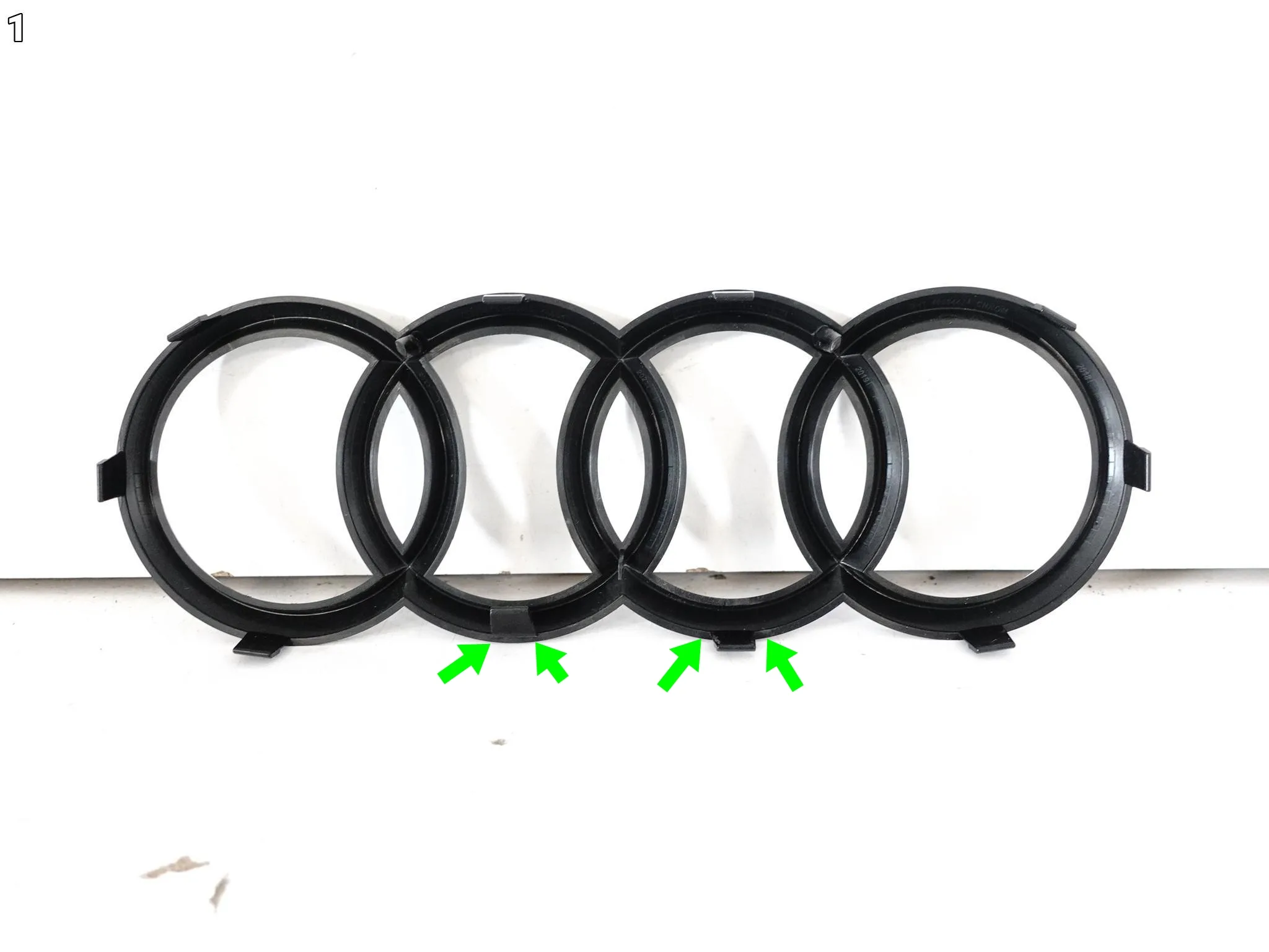 AUDI RS7 RS6 C8 4K8 19-25 ZNACZEK LOGO EMBLEMAT GRILL ATRAP CZARNY PRZÓD 4a8d4ebae9578f9cc0428020491f2c3e