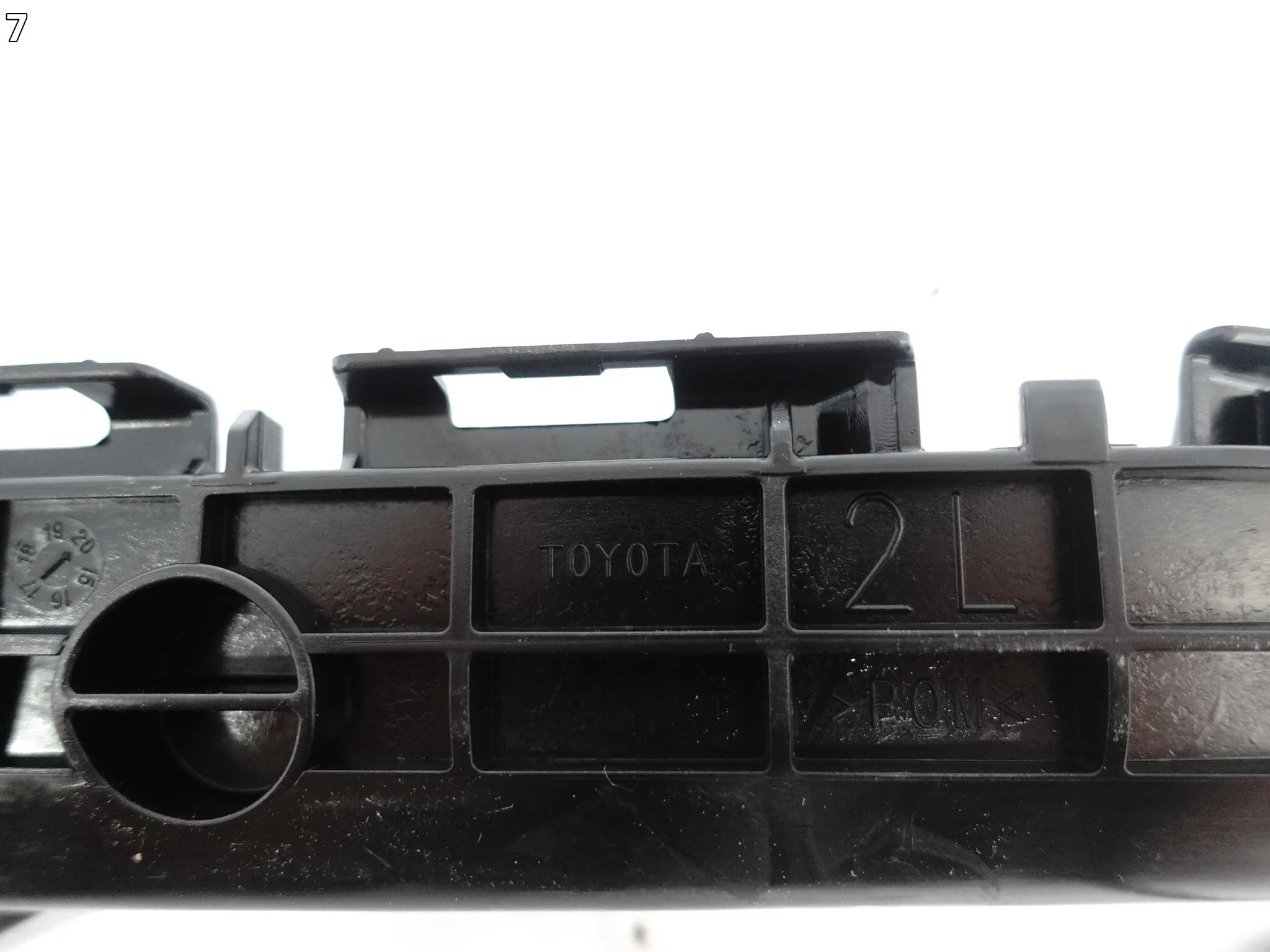 TOYOTA YARIS III XP150 LIFT 17-20 ŚLIZG MOCOWANIE W ZDERZAK TYŁ LEWY ORG c1f25d8877a91043cbd4cab408f72335