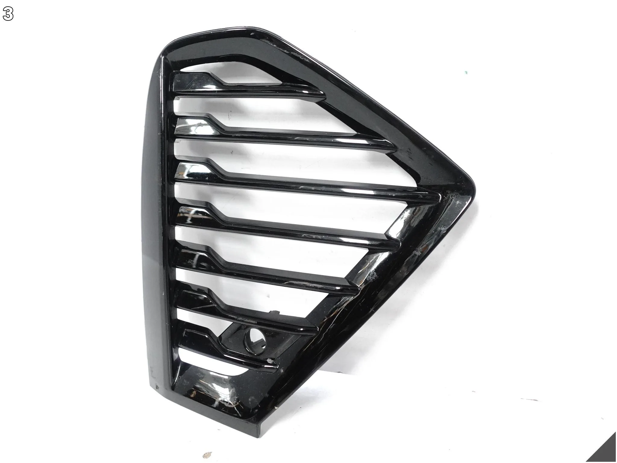 VOLVO XC60 II 2 R-DESIGN LIFT 21- KRATKA GRILL ATRAPA W ZDERZAK PRZÓD PRAWA 231a9ba049e97b85a42c766518f96030
