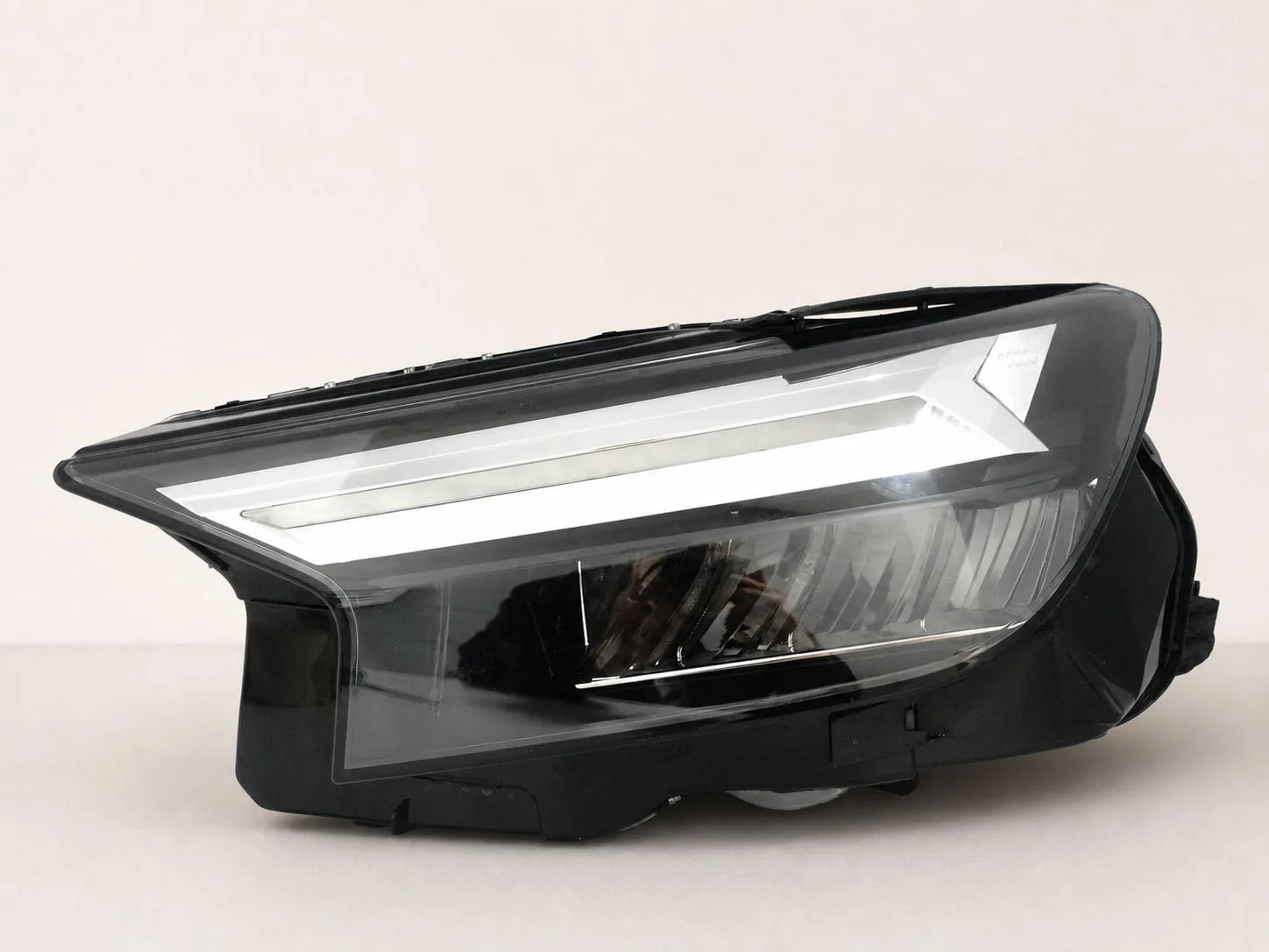 AUDI Q4 E-TRON 89A 21- LAMPA HEADLIGHT LOW FULL LED LEWA PRZÓD EUROPA 699736ae0b3efe61c6aa0dc957102645