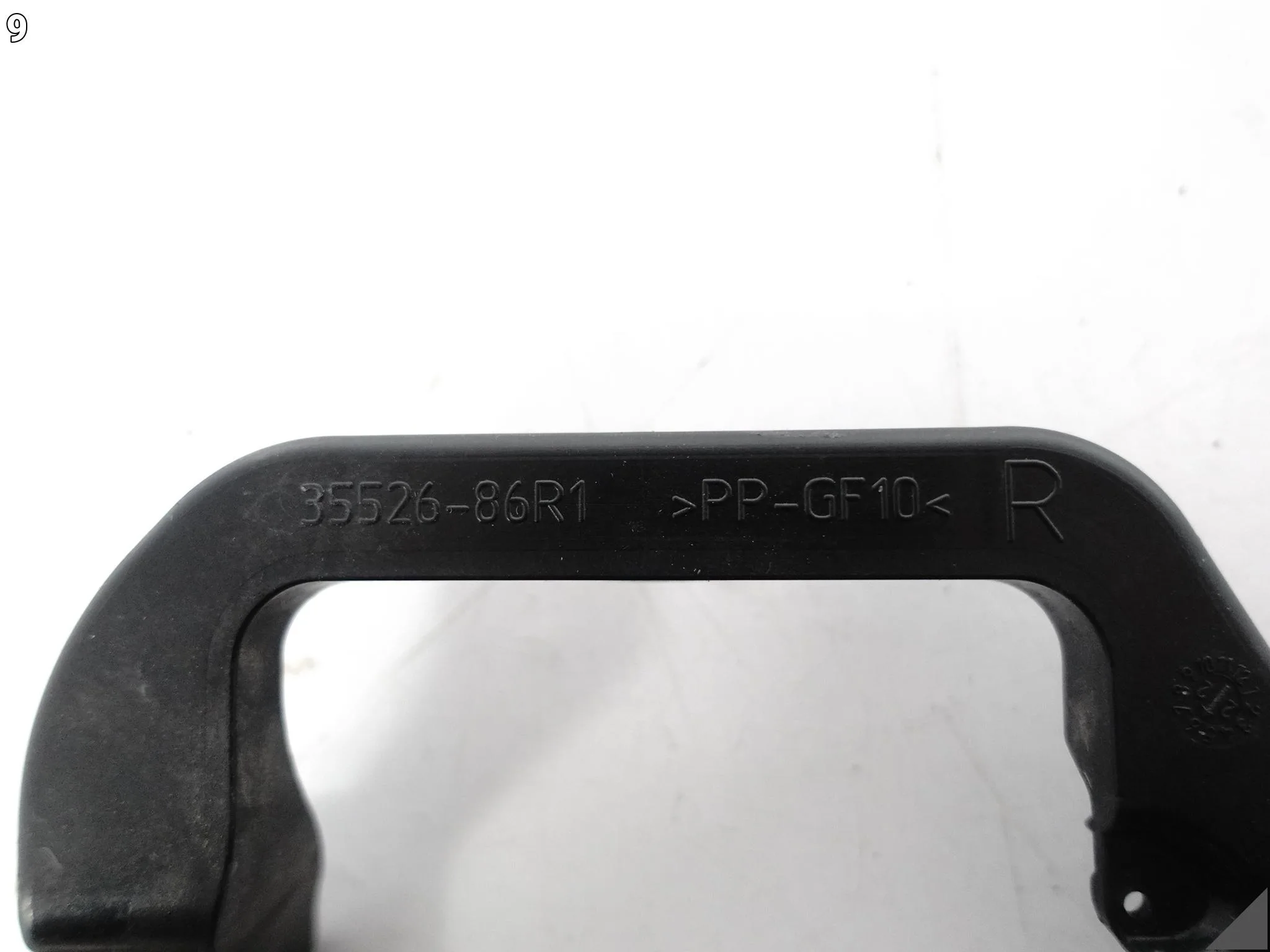 SUZUKI VITARA IV 4 III 3 LY LIFT 18- ŚLIZG MOCOWANIE W ZDERZAK PRZÓD PRAWY 1686d30aaf9ac479084d7c3bec317a24