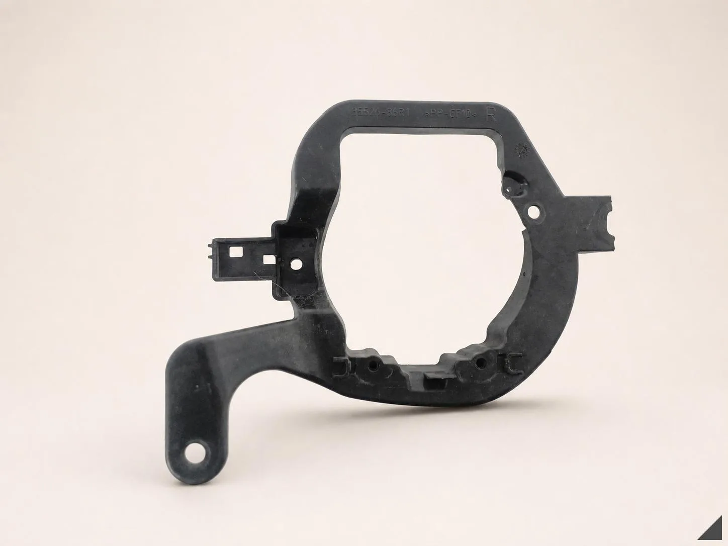 SUZUKI VITARA IV 4 III 3 LY LIFT 18- ŚLIZG MOCOWANIE W ZDERZAK PRZÓD PRAWY 43b7133f76da914b90d9c068fcc124f2