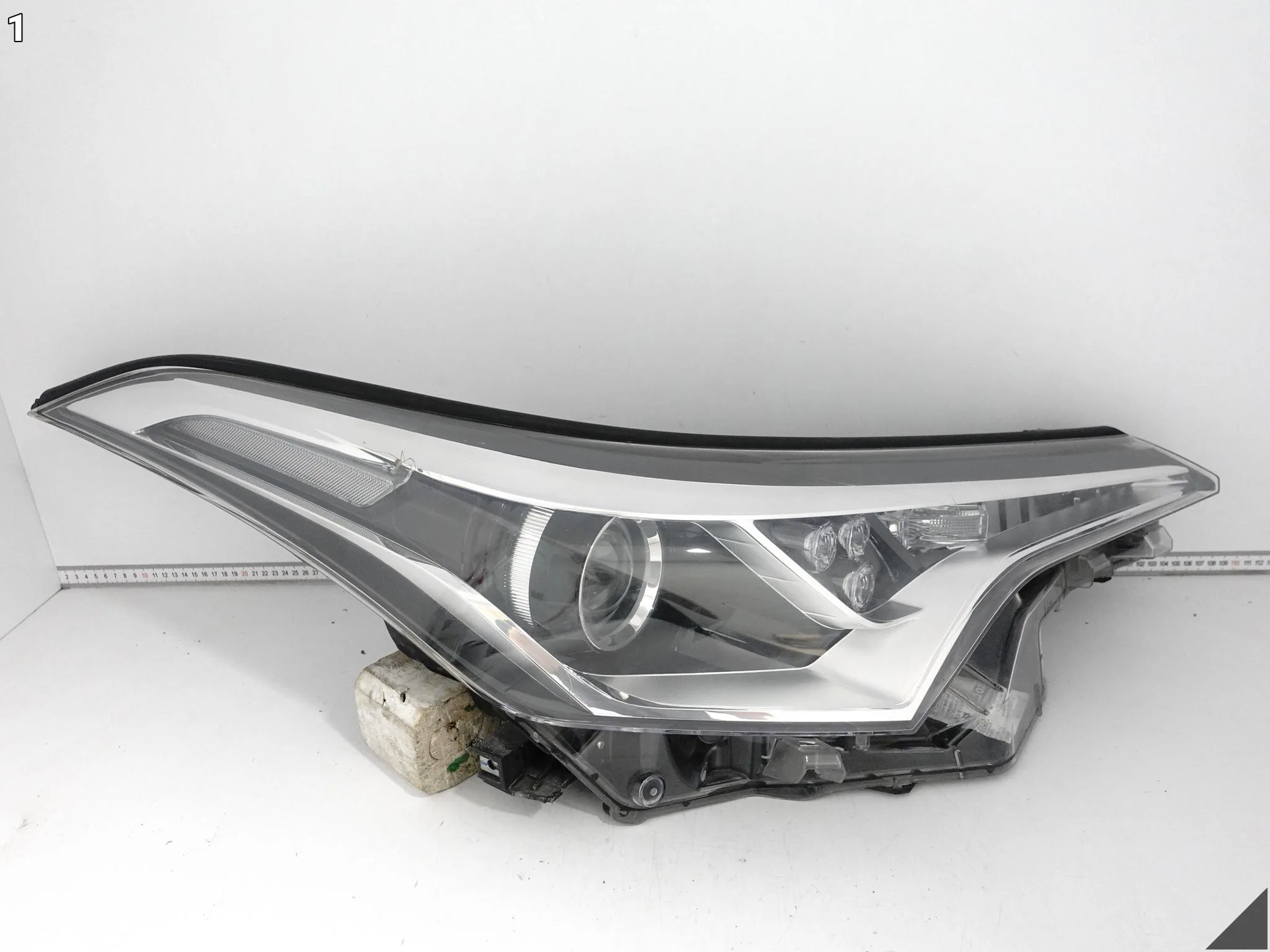 TOYOTA C-HR CHR 16-19 LAMPA ZWYKŁA SOCZEWKA + LED PRAWA PRZÓD EUROPA 37d63b2f14800028461b68bddbc49067