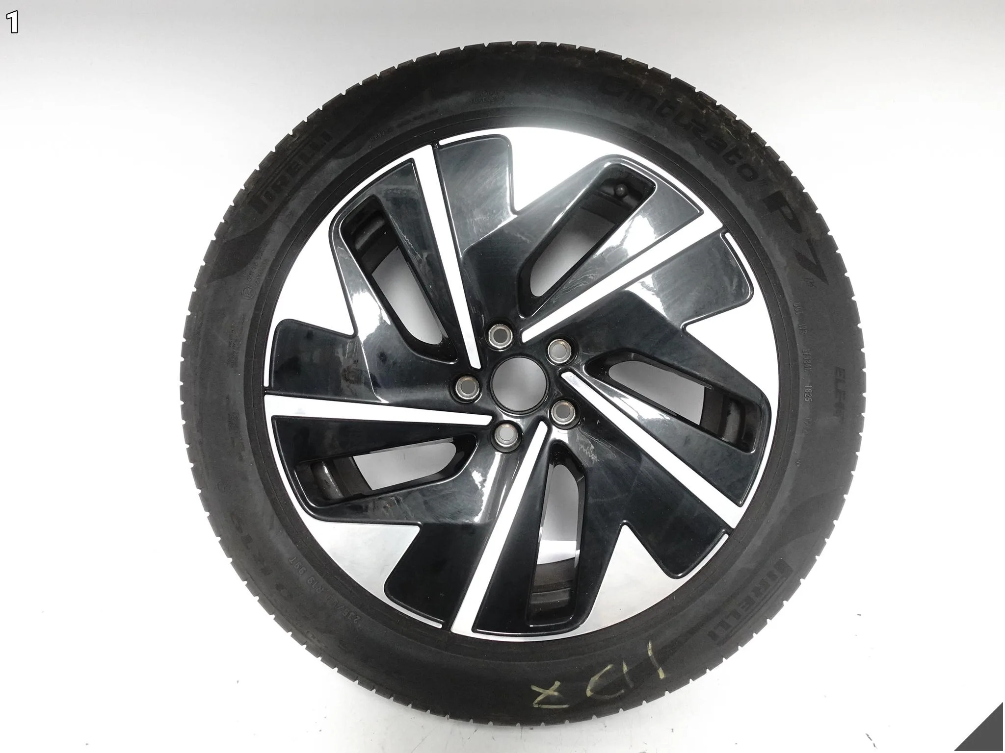 VW ID.7 ID7 KOŁO FELGA 8Jx19 ET 45 5×112 OPONA PIRELLI 235/50 R19 2025 ROK 3e33e197394cb020b4e7d64453a96af2