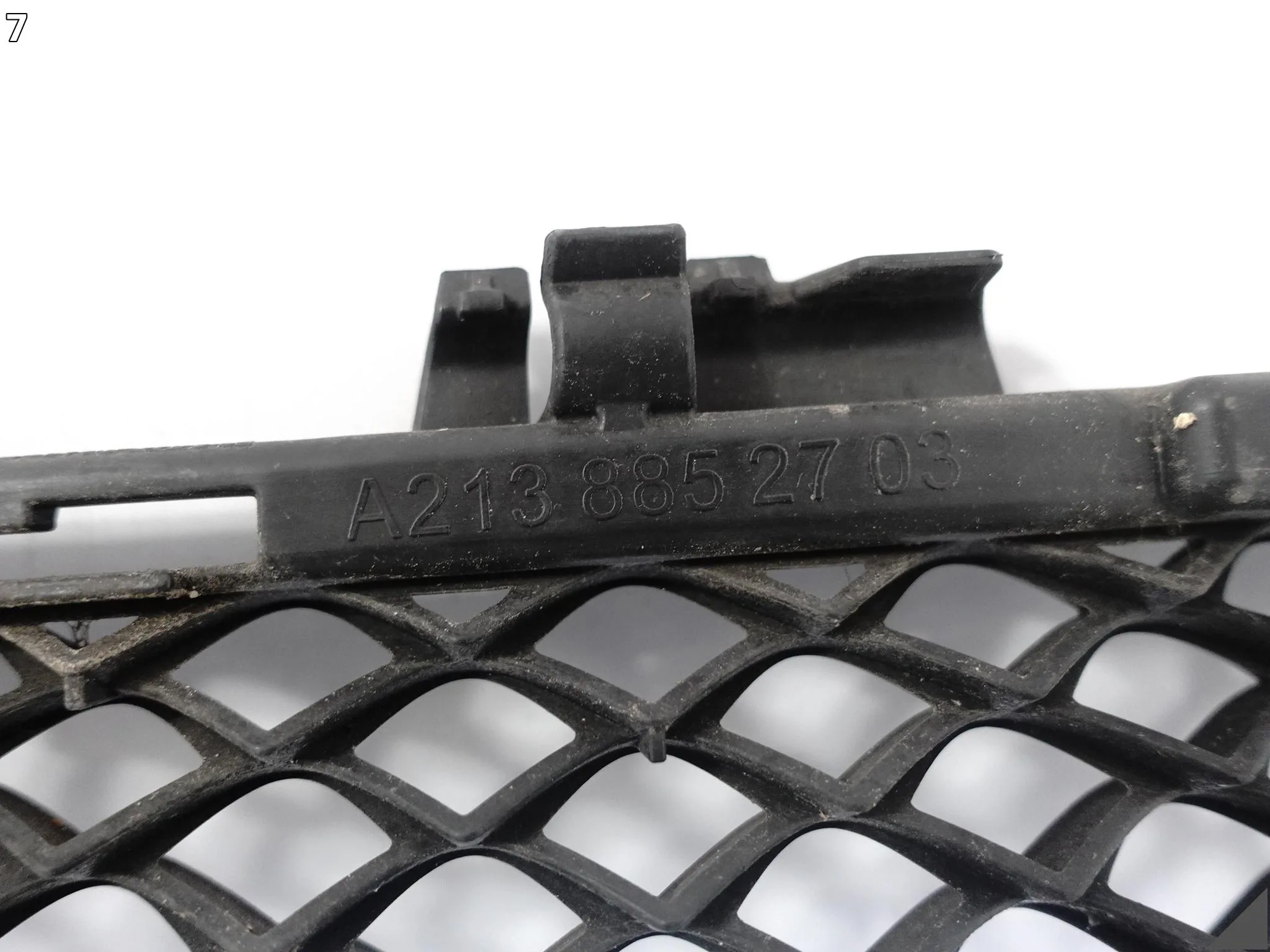 MERCEDES E-KLASA W213 MOPF LIFT 20-23 KRATKA ATRAPA WLOT W ZDERZAK PRZÓD a8cf8fabf0bc45d388bb979492f431de