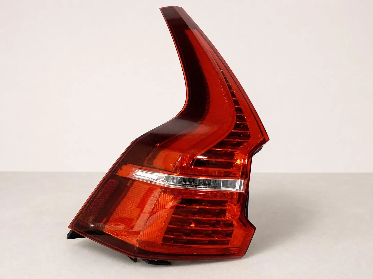 VOLVO XC60 II 2 (2 GENERACJA) 17- LIFT LAMPA LED LEWA W BŁOTNIK TYŁ EUROPA 04b6b3d55a04da3c047e75462a65f49b