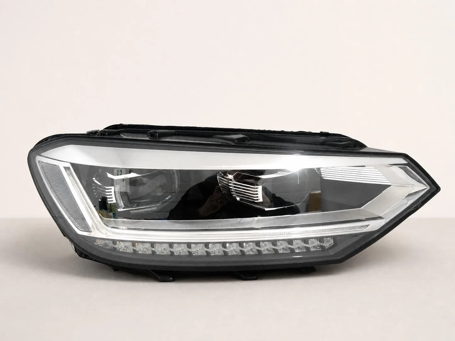 VW TOURAN 5TB 2 II III 15-26 LAMPA FULL LED PRAWA PRZÓD EUROPA 082A 8f52036597c4bf94187fe49474f6e655