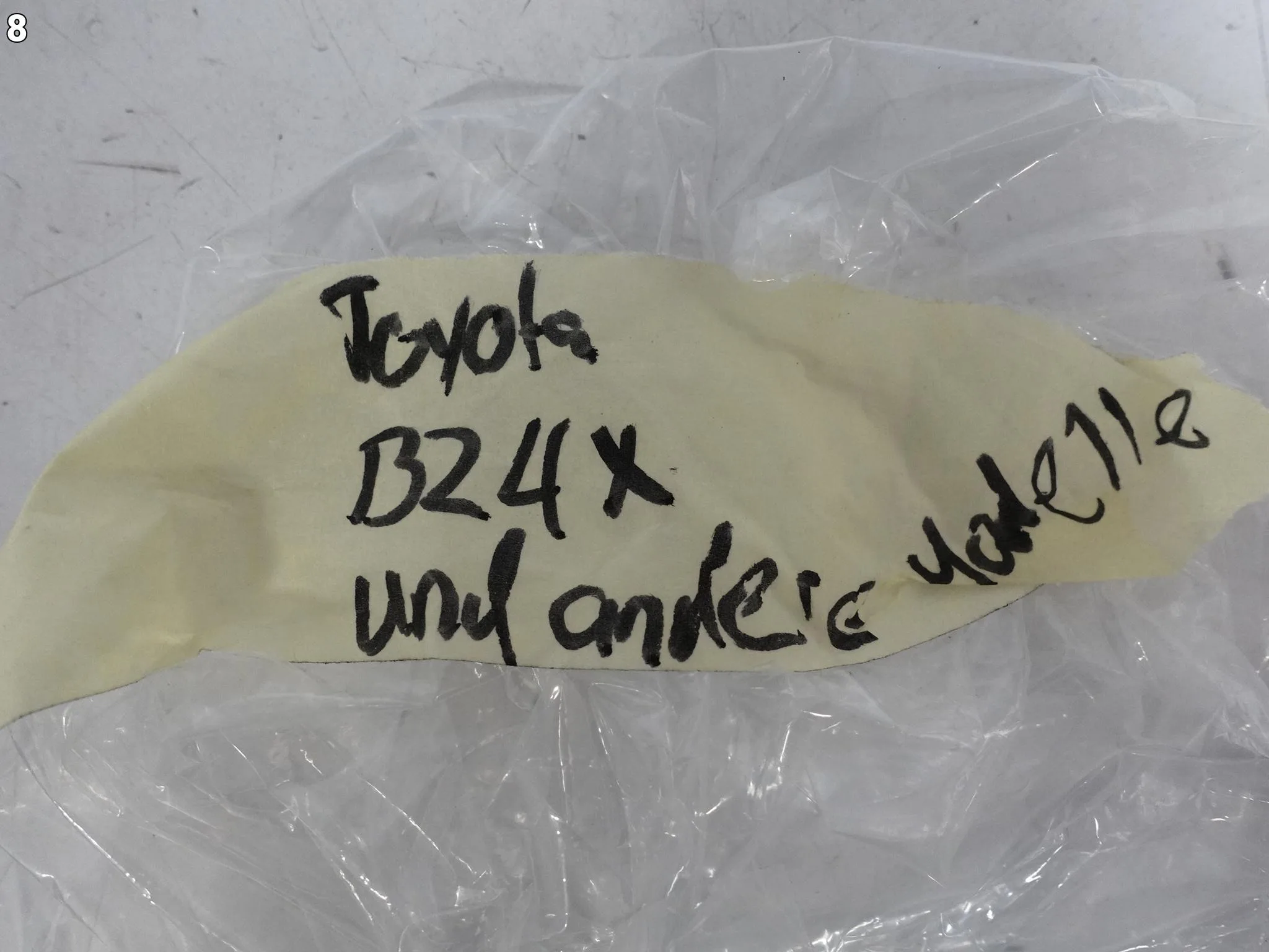 TOYOTA BZ4X C-HR LAND CRUISER PRIUS KRATKA WENTYLACYJNA BŁOTNIK TYŁ R=L 3e1d74107cdf3780b871885138707fe9