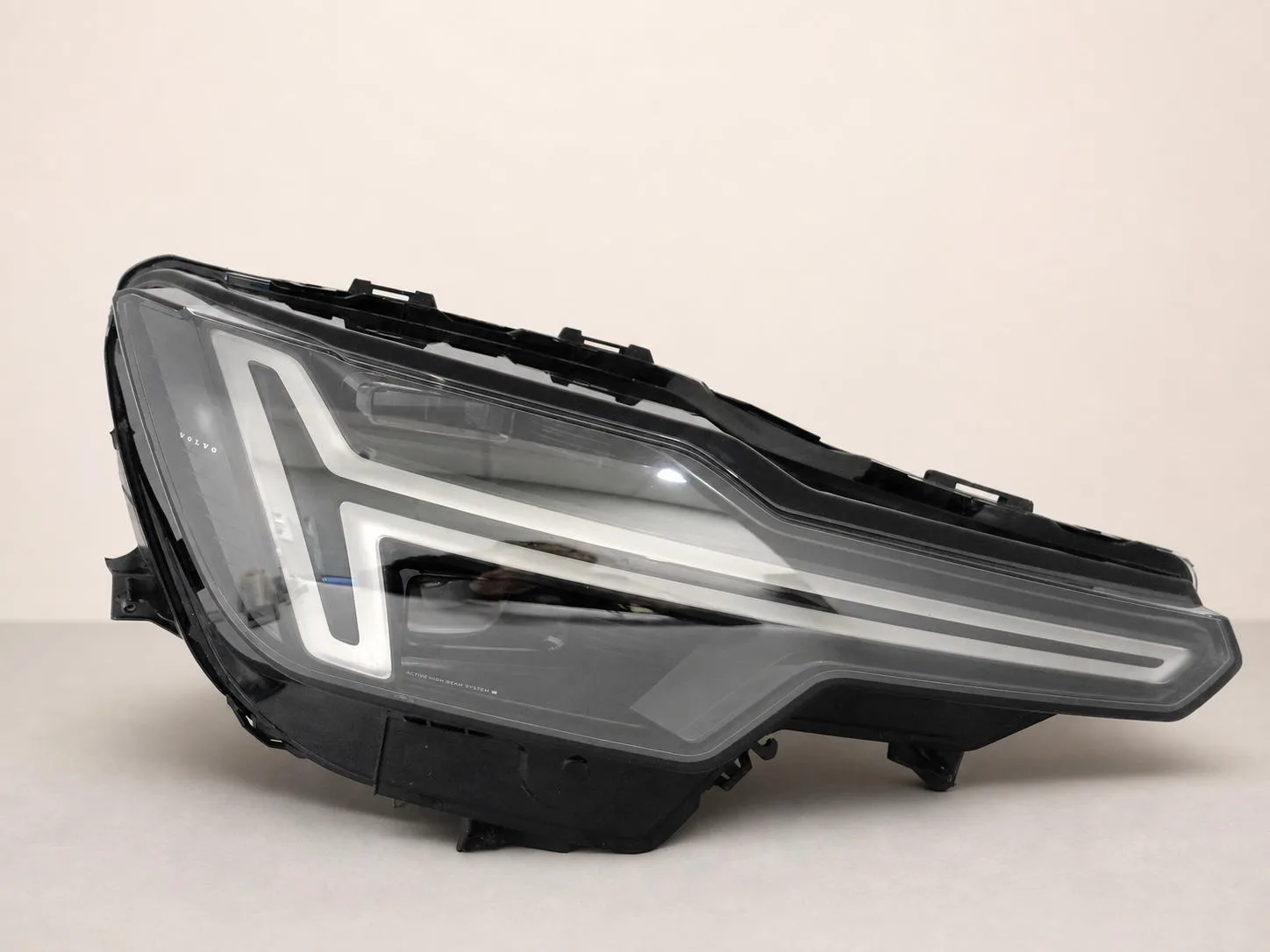 VOLVO XC90 II 2 LIFT (DRUGI LIFT) 24- LAMPA FULL LED PRAWA PRZÓD EUROPA b1903caa1af06154d4eed975b2efef83