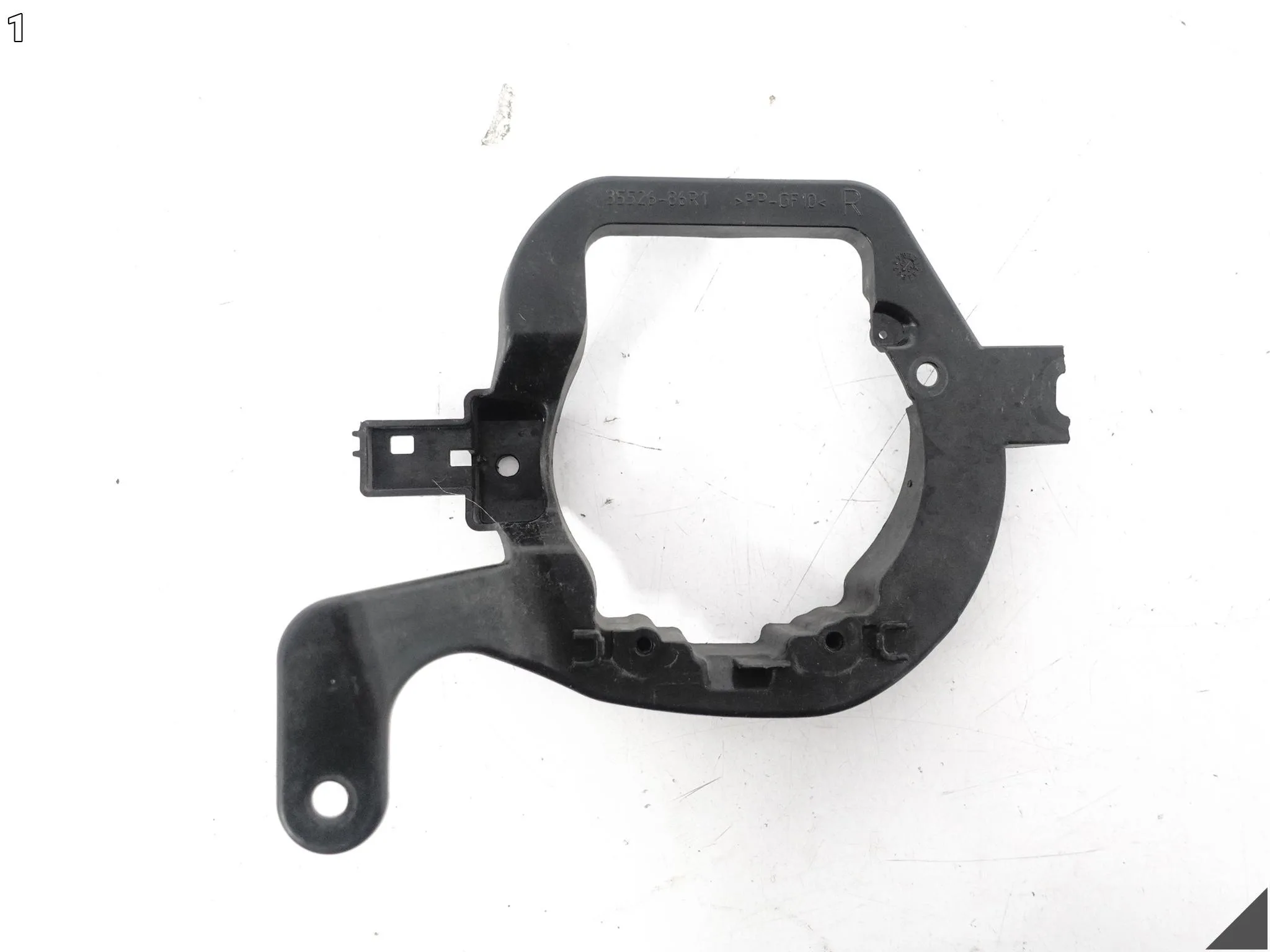 SUZUKI VITARA IV 4 III 3 LY LIFT 18- ŚLIZG MOCOWANIE W ZDERZAK PRZÓD PRAWY 1a87db1165d1ef9dd688a7582eebdbcb