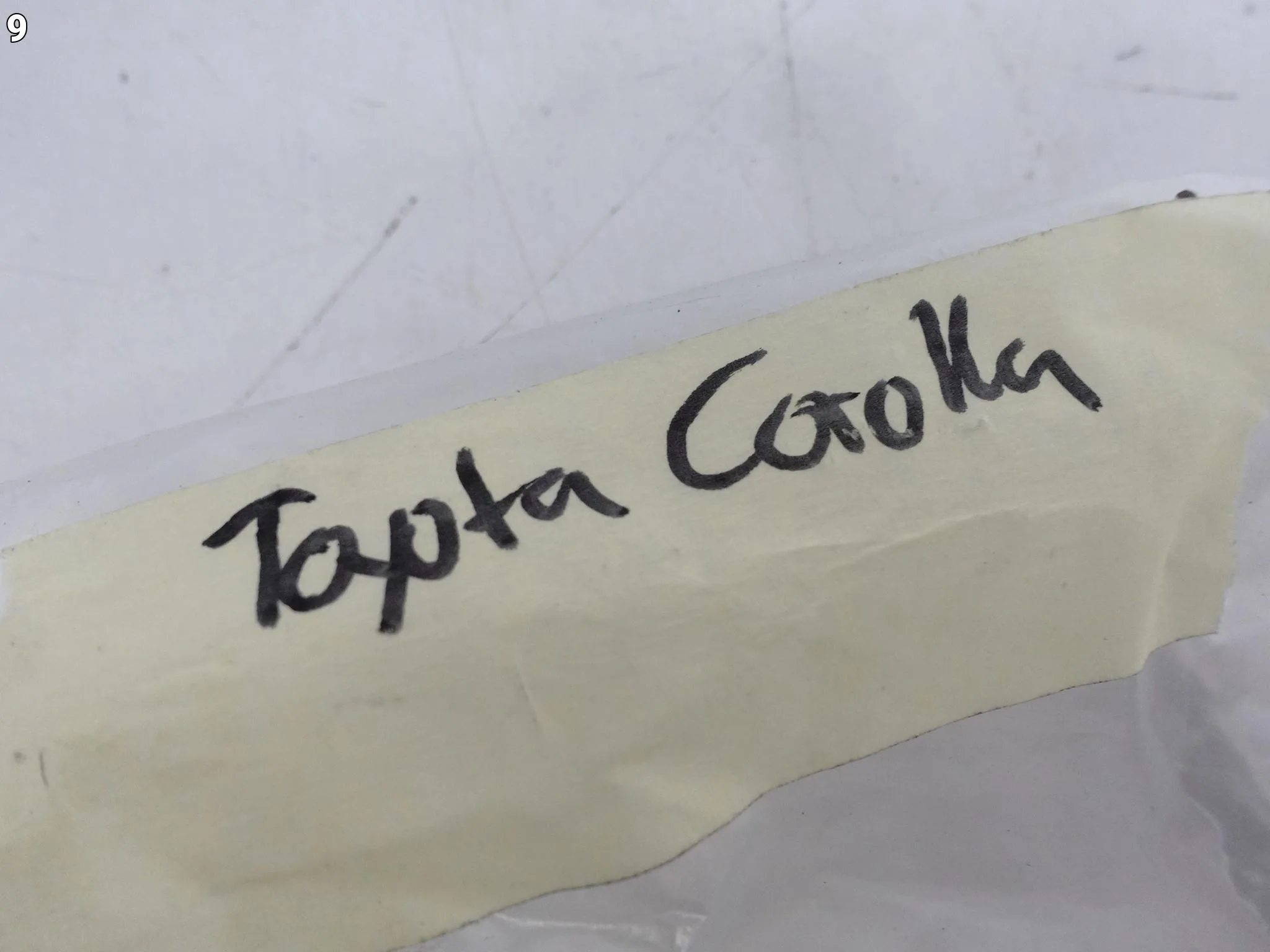 TOYOTA COROLLA E21 XII 18- ŚLIZG MOCOWANIE W ZDERZAK PRZÓD PRAWY ORG b7f54ba1109c77b937f5d0265c94c988