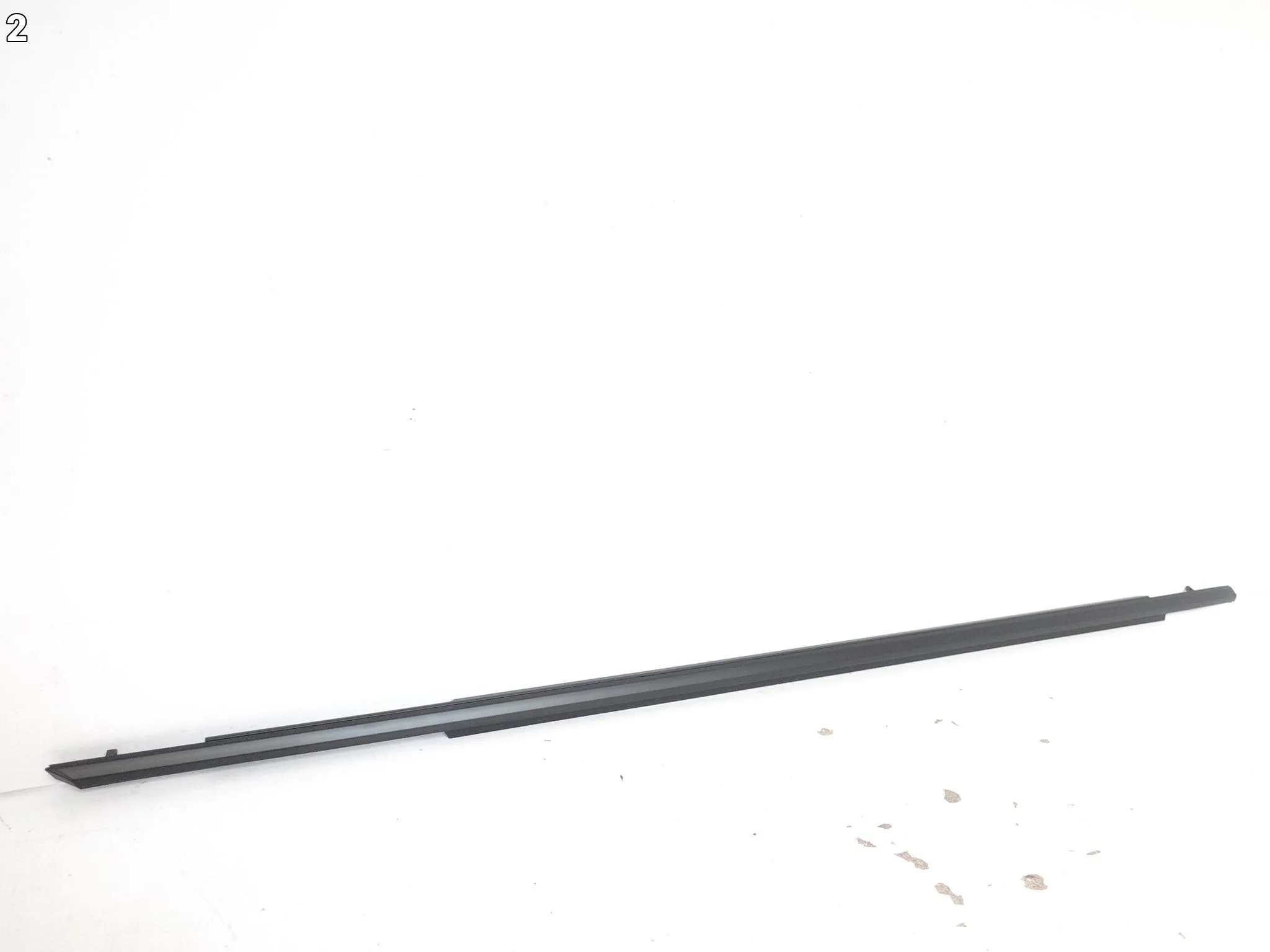 LEXUS RZ 450e 300e EB10 EB20 23- LISTWA ZGARNIAJĄCA SZYBY DRZWI PRZÓD PRAWA 646287616d44128113474146ea71e4c9