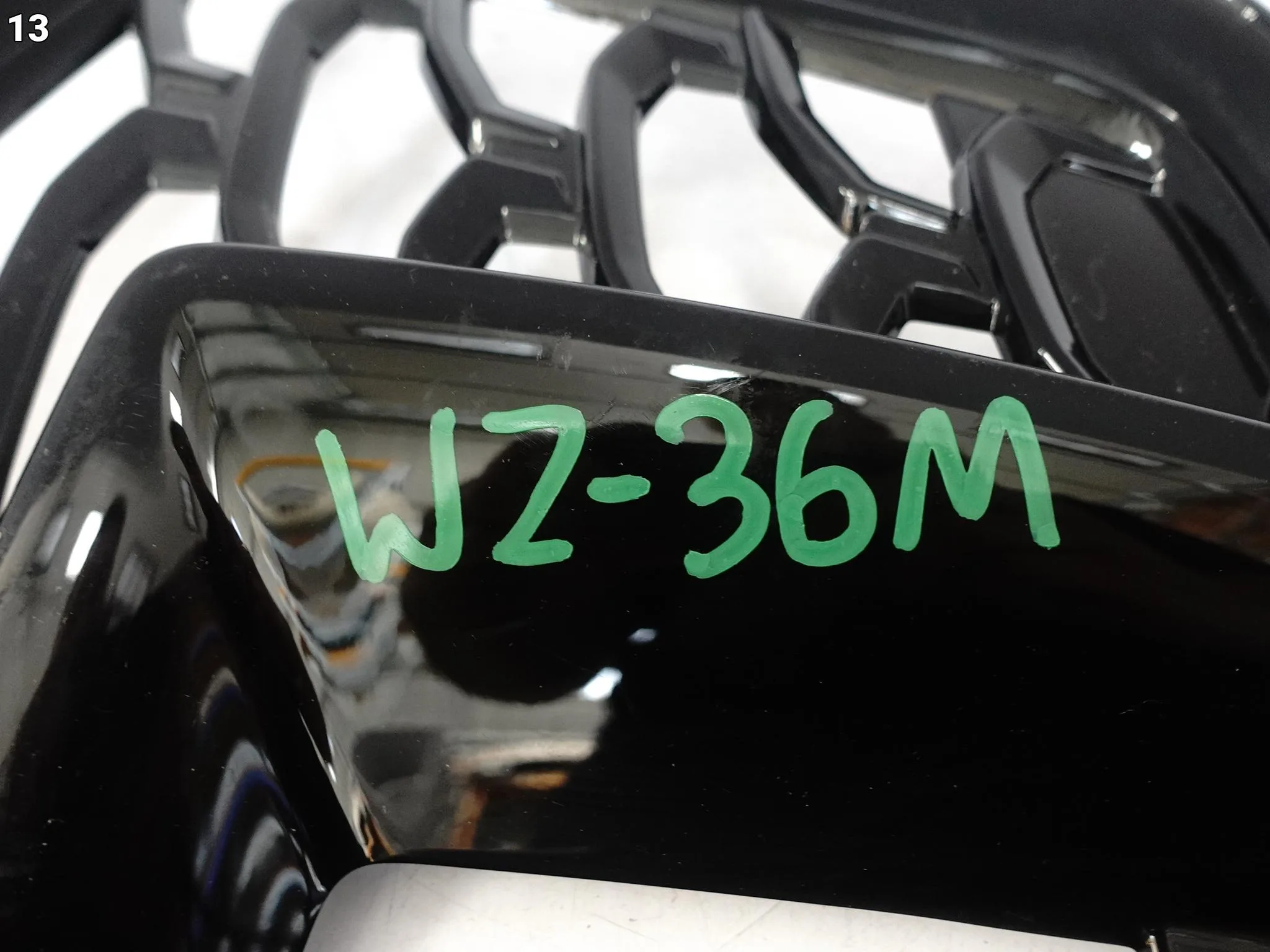 AUDI Q7 S-LINE SQ7 4M0 LIFT 24- KRATKA ATRAPA WLOT W ZDERZAK PRZÓD LEWA ORG 00e3a52b1c4c5229c3db167f03a8e399