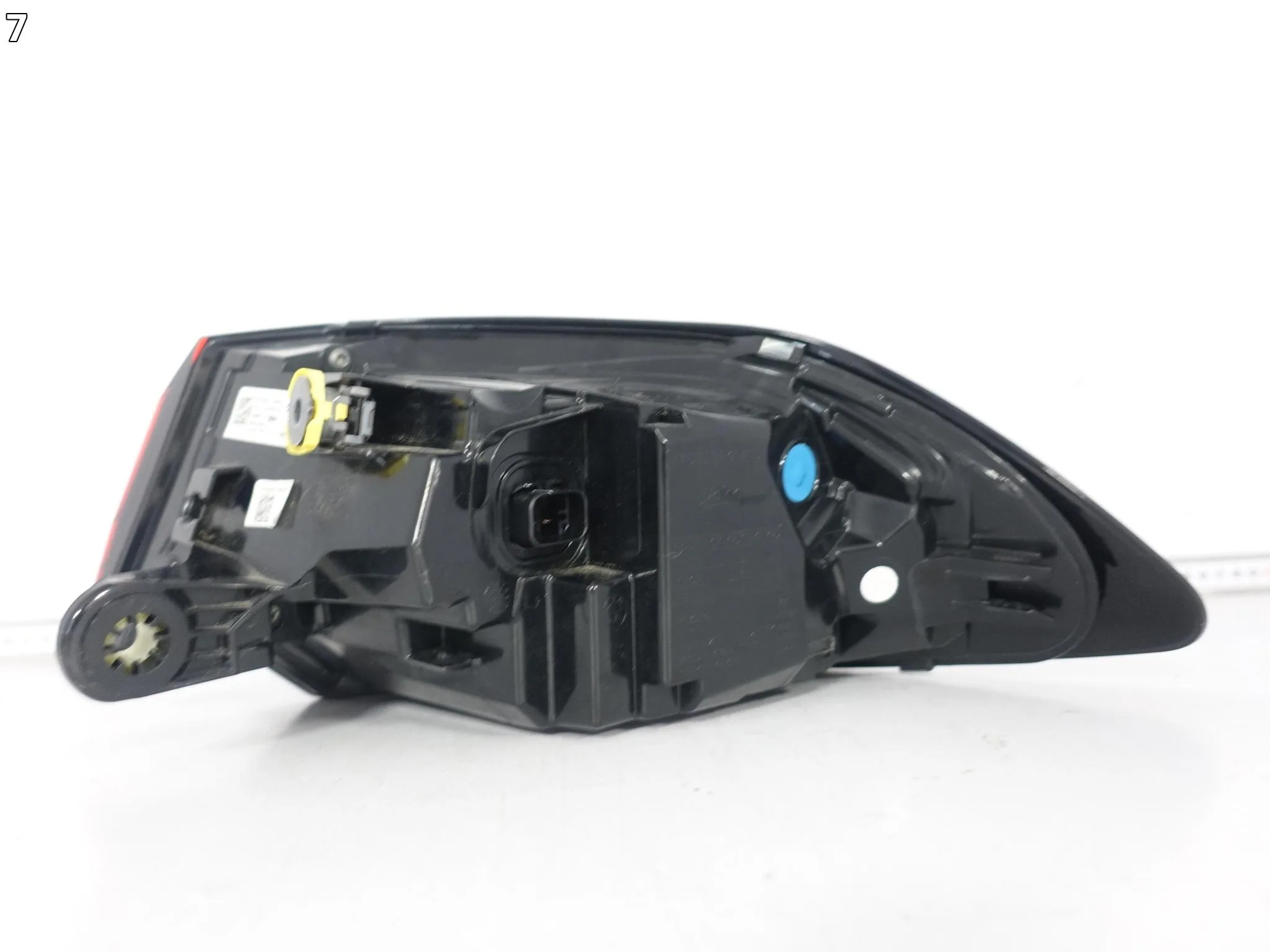 BMW 1 F70 24- LAMPA LED HIGH M SHADOW LINE LEWA W BŁOTNIK TYŁ EUROPA 32f41915171655a1c375872831c528c5