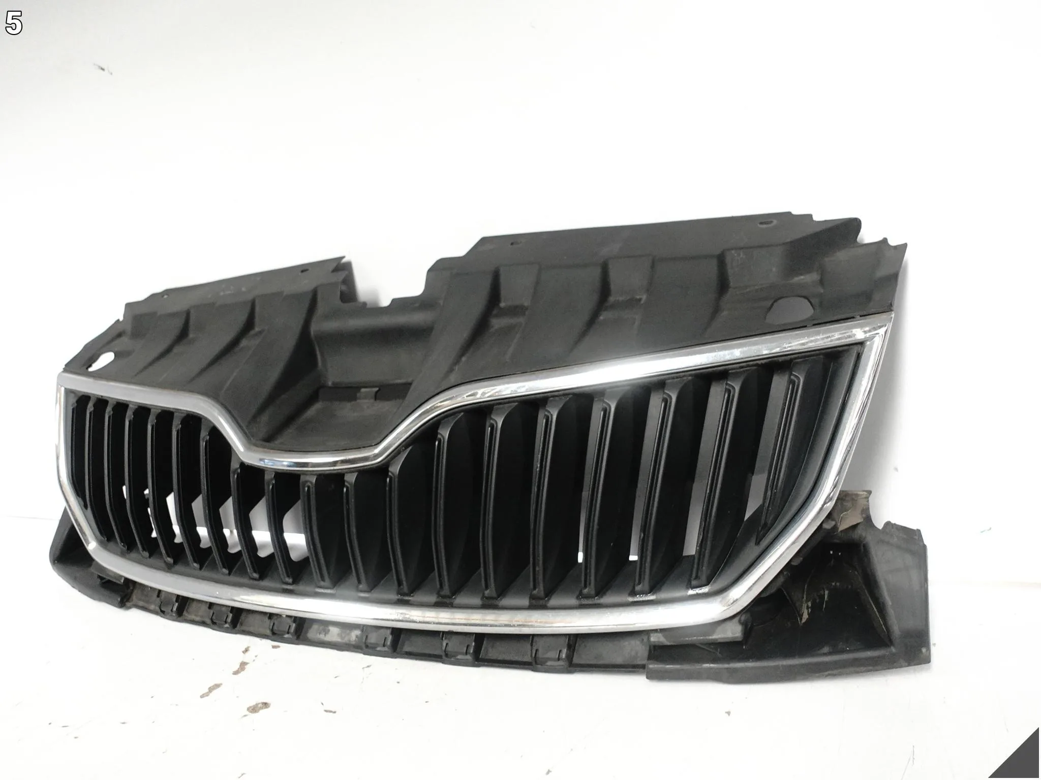 SKODA FABIA III 3 6V0 14-18 ATRAPA GRILL CHROM KRATKA W ZDERZAK PRZÓD 022c29ff6cdee34bd2e43645c2037358