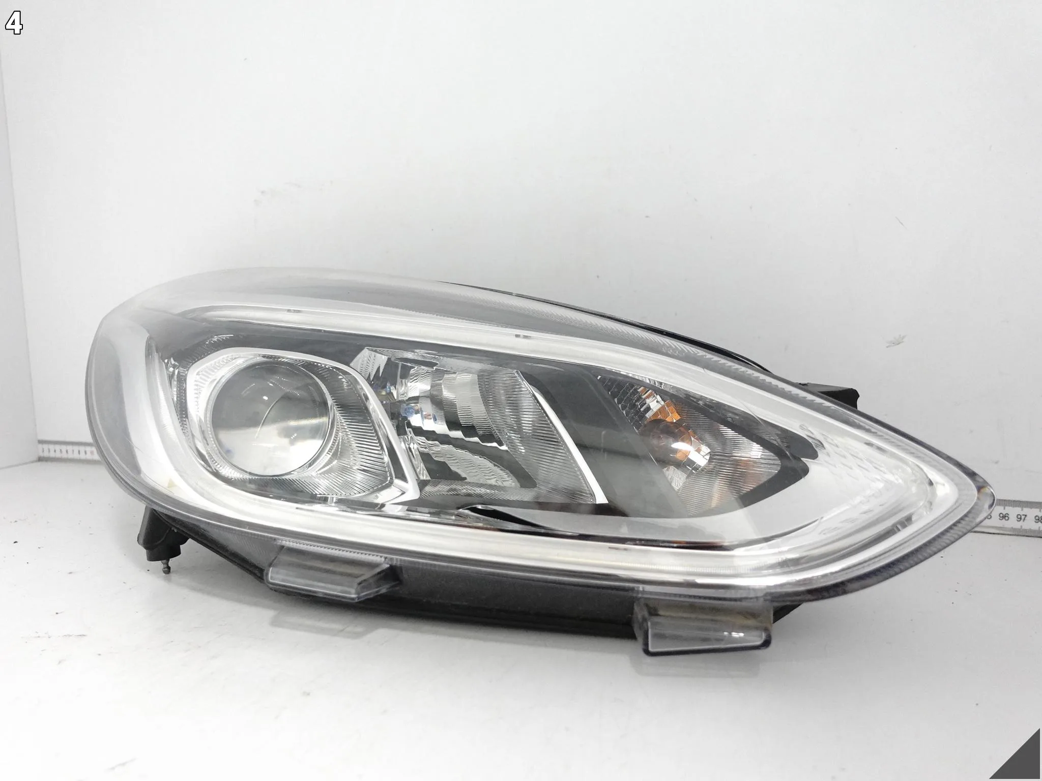 FORD FIESTA MK8 VIII VII 17-22 LAMPA ZWYKŁA HALOGEN + LED PRAWA PRZÓD EUROPA ee83128c9f0c8b0668decbcae21af5d5