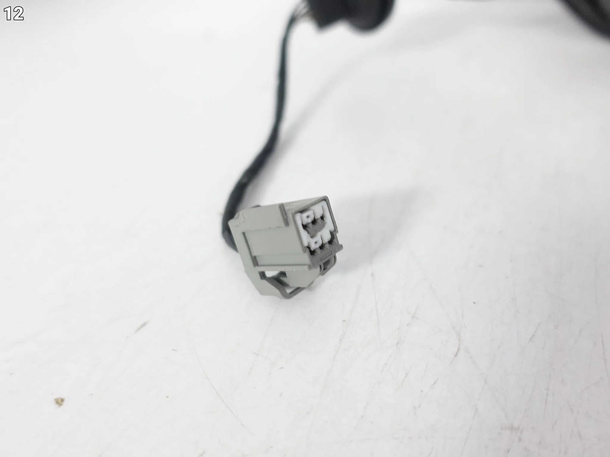 VOLVO ES90 V551 25- LAMPA LED LEWA WEWNĘTRZNA W KLAPĘ TYŁ EUROPA a06b1adf85ceccc3e270014a57eae9c1