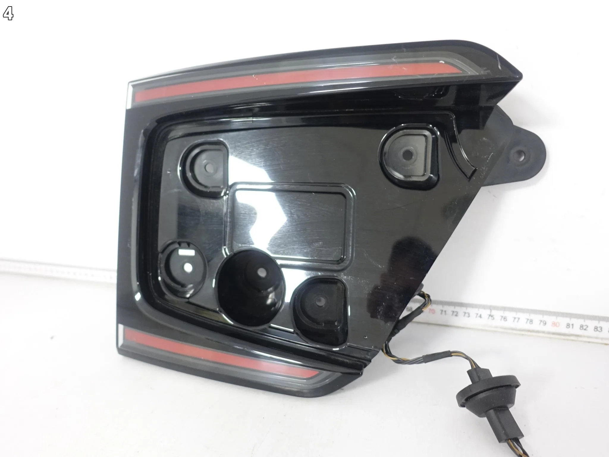 VOLVO ES90 V551 25- LAMPA LED LEWA WEWNĘTRZNA W KLAPĘ TYŁ EUROPA bb07348e0ffe51275a356aa8202d9d6c