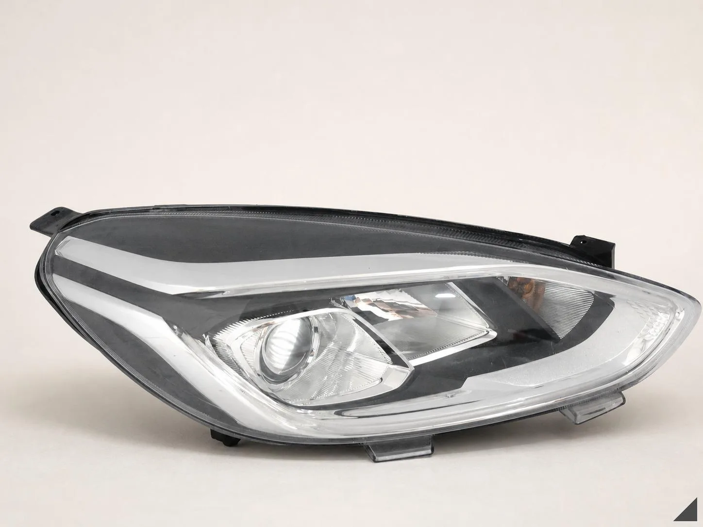 FORD FIESTA MK8 VIII VII 17-22 LAMPA ZWYKŁA HALOGEN + LED PRAWA PRZÓD EUROPA 0ab5b9b844f4a2fefb479f089b99c6d8