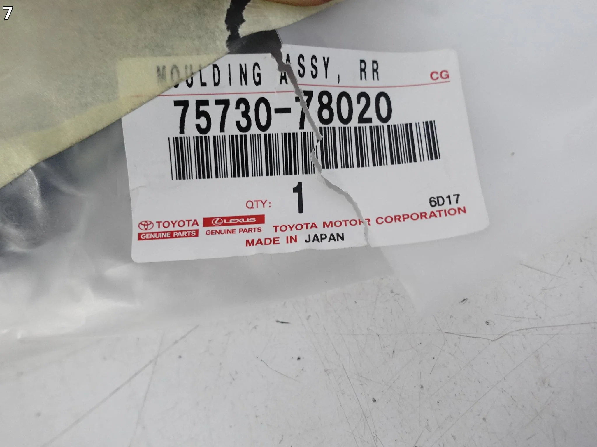 LEXUS NX II AZ20 21- LISTWA ZGARNIAJĄCA SZYBY DRZWI TYŁ PRAWA CHROM ORG 7b516fabe2263895db8270bdc94edb71