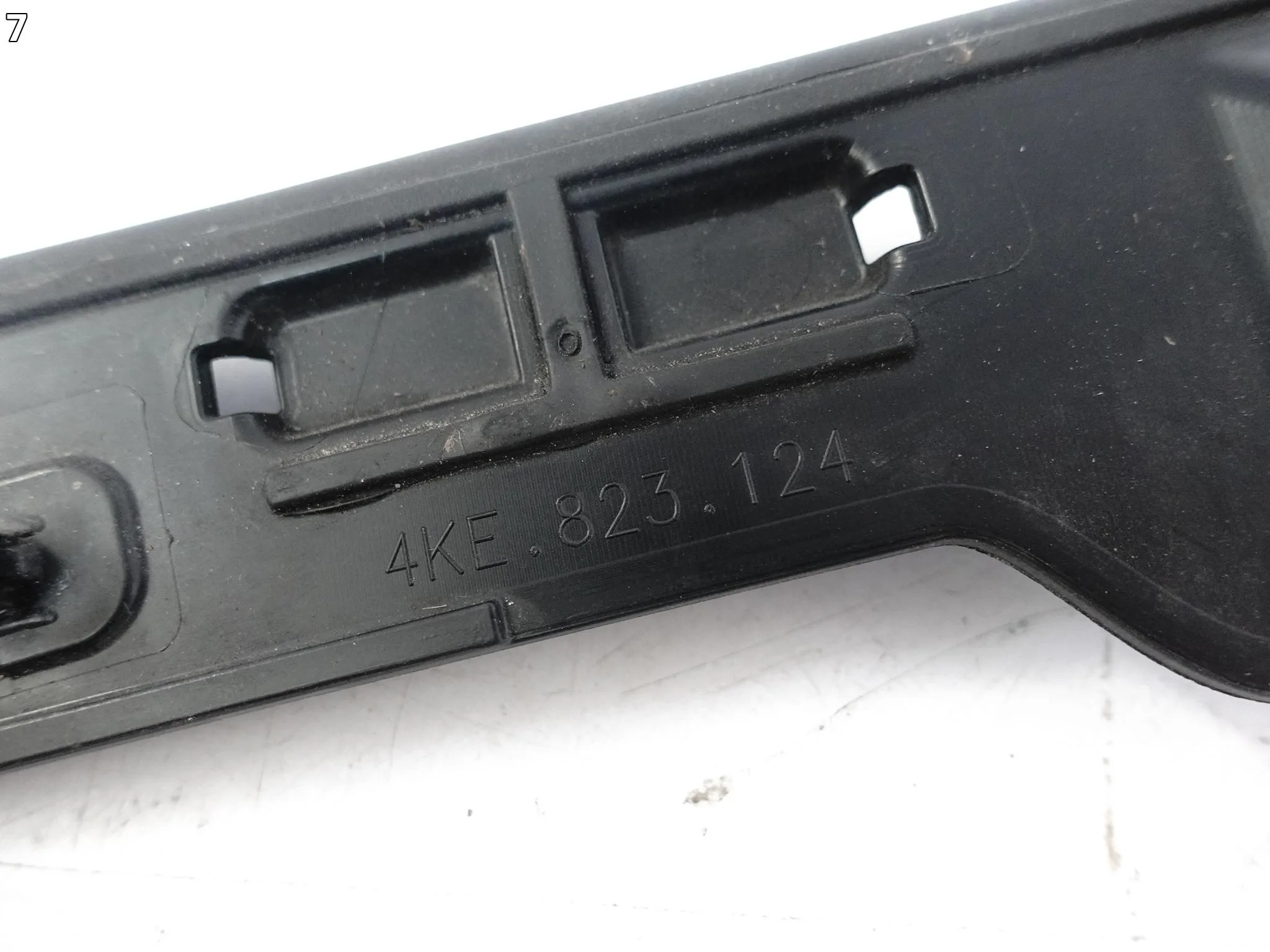 AUDI Q8 SQ8 E-TRON 4KE 18- USZCZELKA GUMA LISTWA OCHRONNA MASKA POKRYWA ORG 757670b3a57e93d05b2861133db4b777
