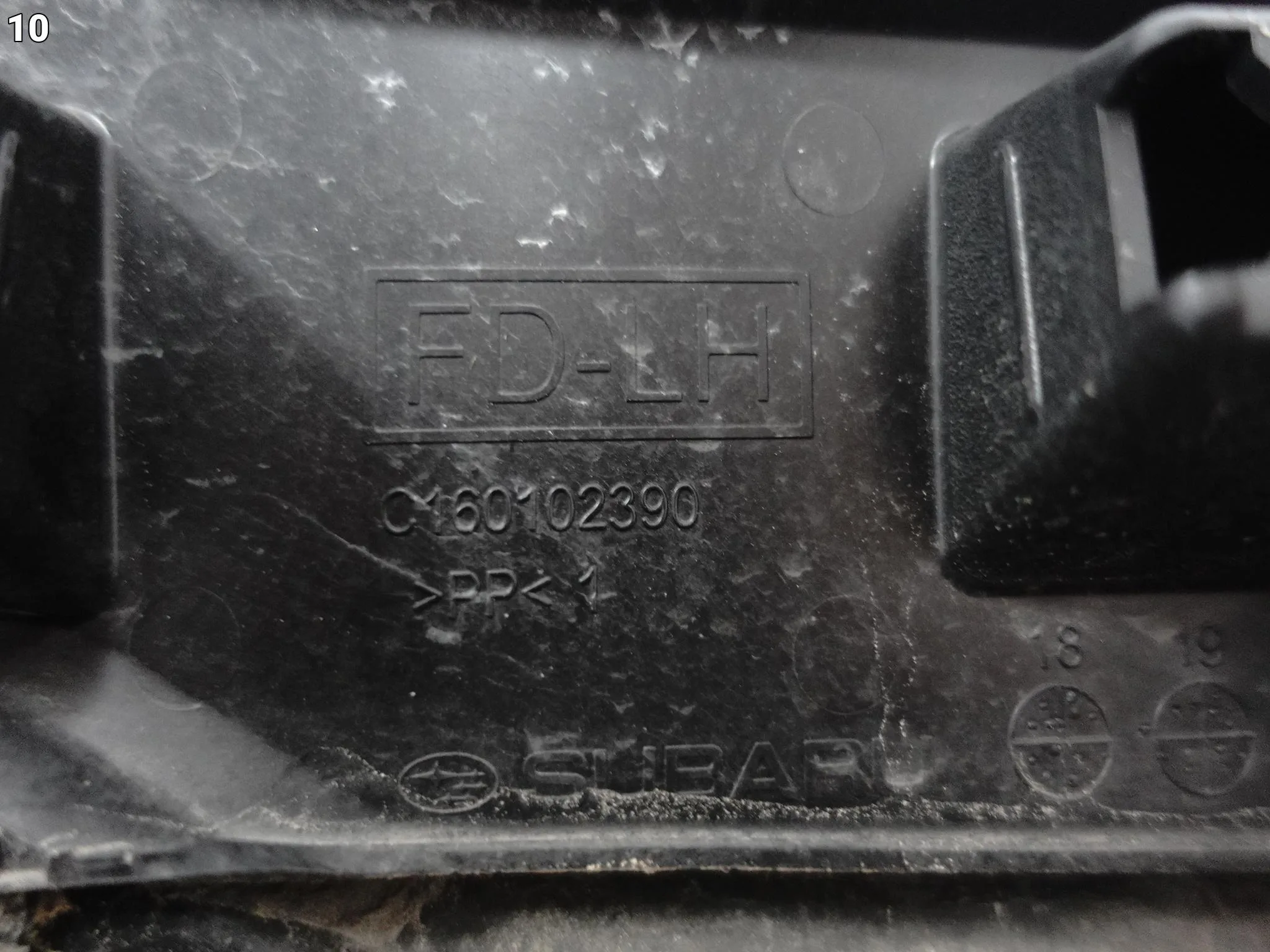 SUBARU FORESTER V 5 SK 18- LISTWA NAKŁADKA DOLNA NA DRZWI PRZÓD LEWA ORG 814d0769068625c04408b4a73de6613b