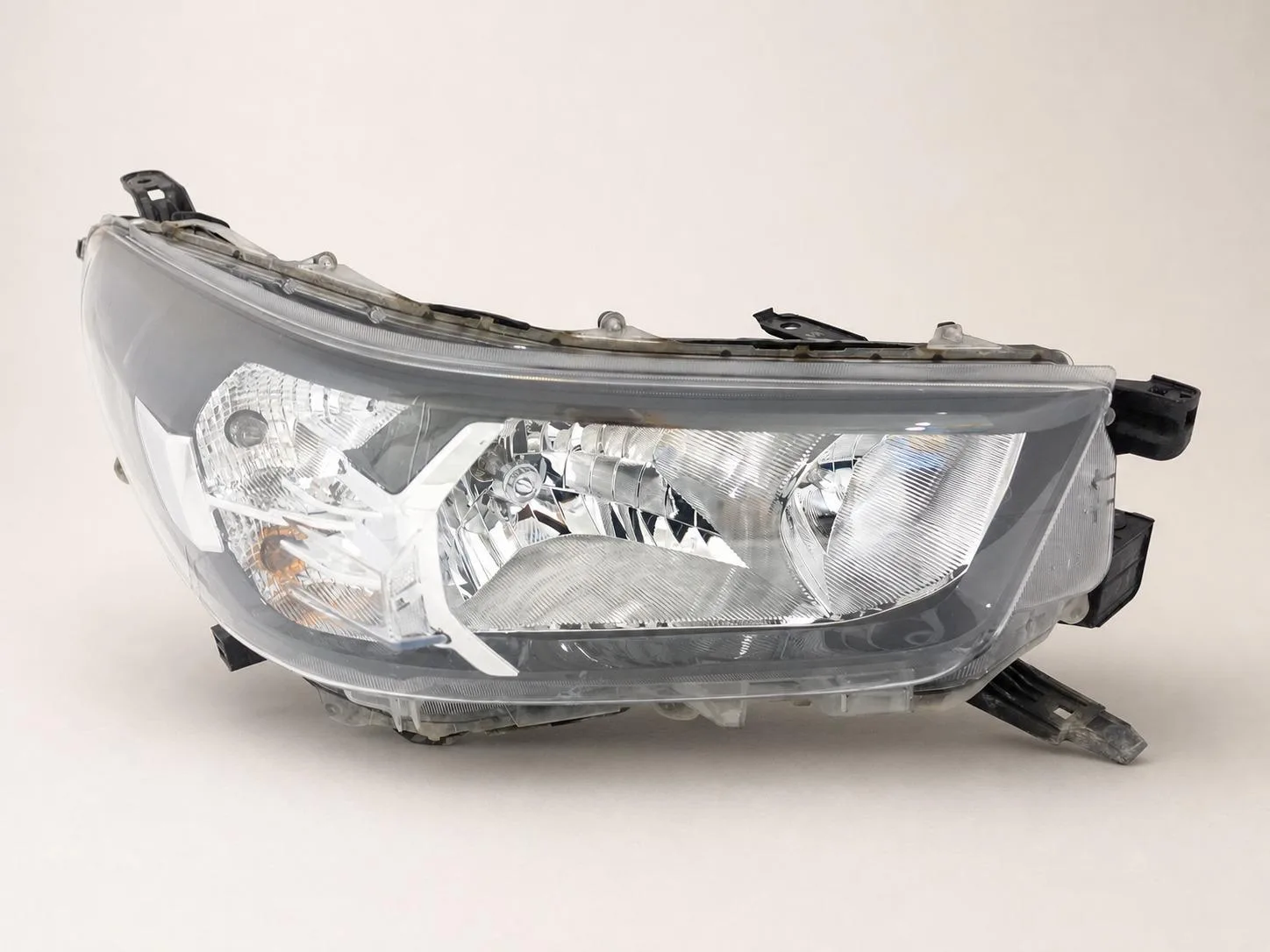 TOYOTA HILUX VIII 8 20-24 LIFT LAMPA PRAWA ZWYKŁA HALOGEN PRZÓD EUROPA e8b4ae87105f11b928525c7cdd93e968