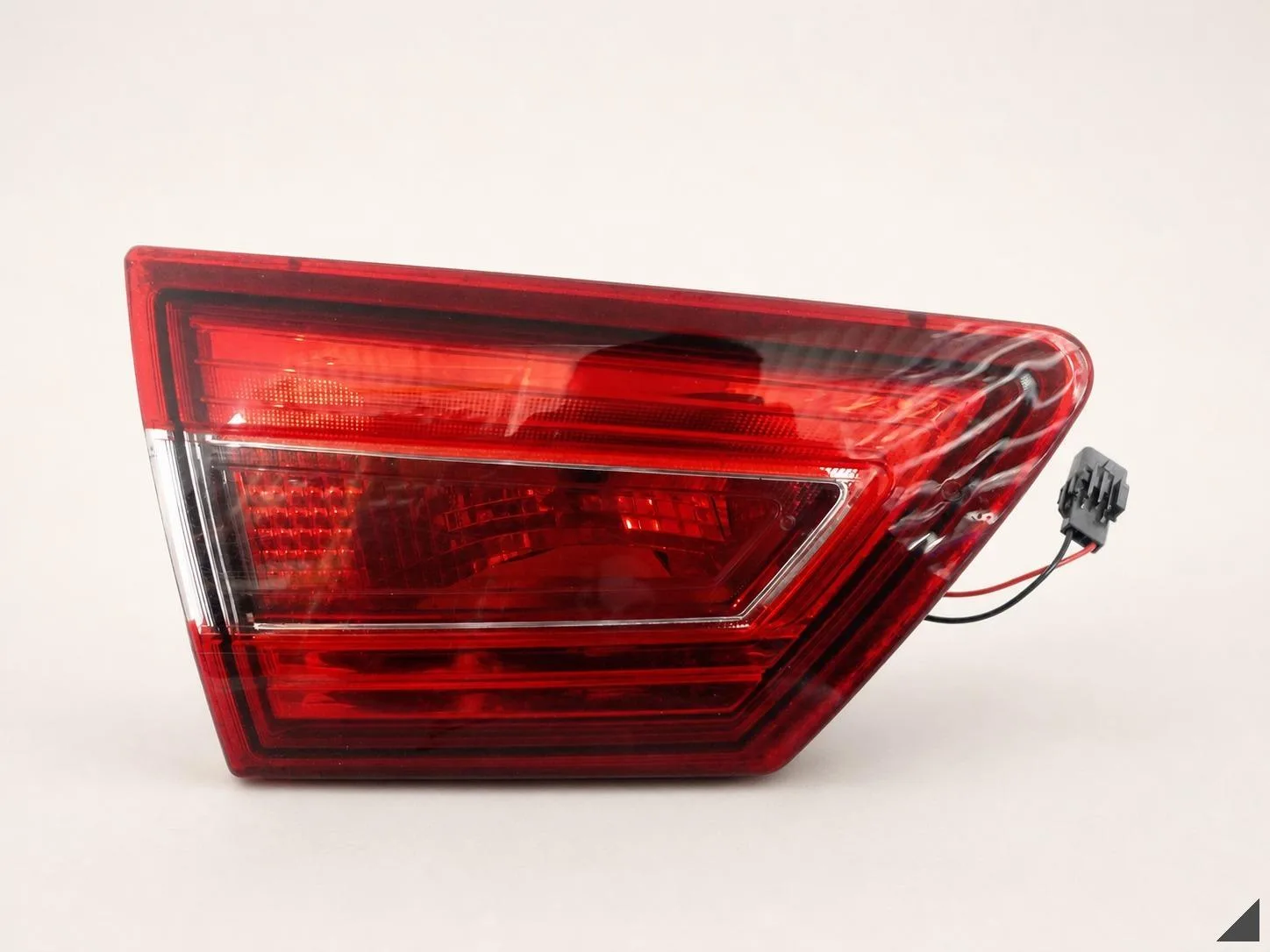 RENAULT CLIO IV 4 HATCHBACK 12-16 LAMPA W KLAPĘ BAGAŻNIKA TYŁ LEWA EU 284ce9b71b40454c4a87de931227c698
