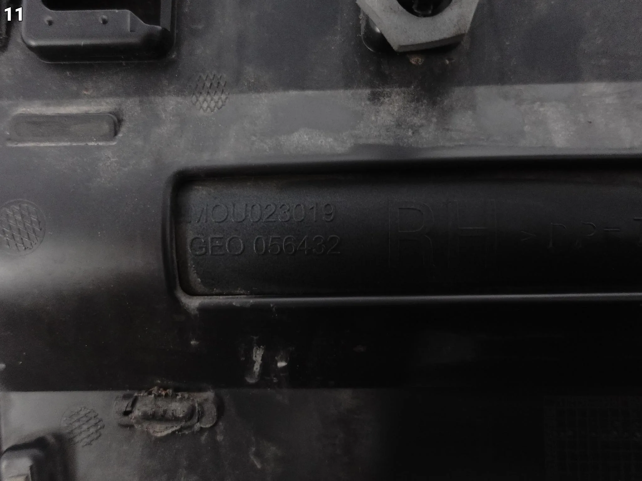 LAND ROVER DEFENDER II 2 L663 110 20- LISTWA DRZWI PRZÓD PRAWA X-DYNAMIC 2685a40653fc0929438ed188882cbab9
