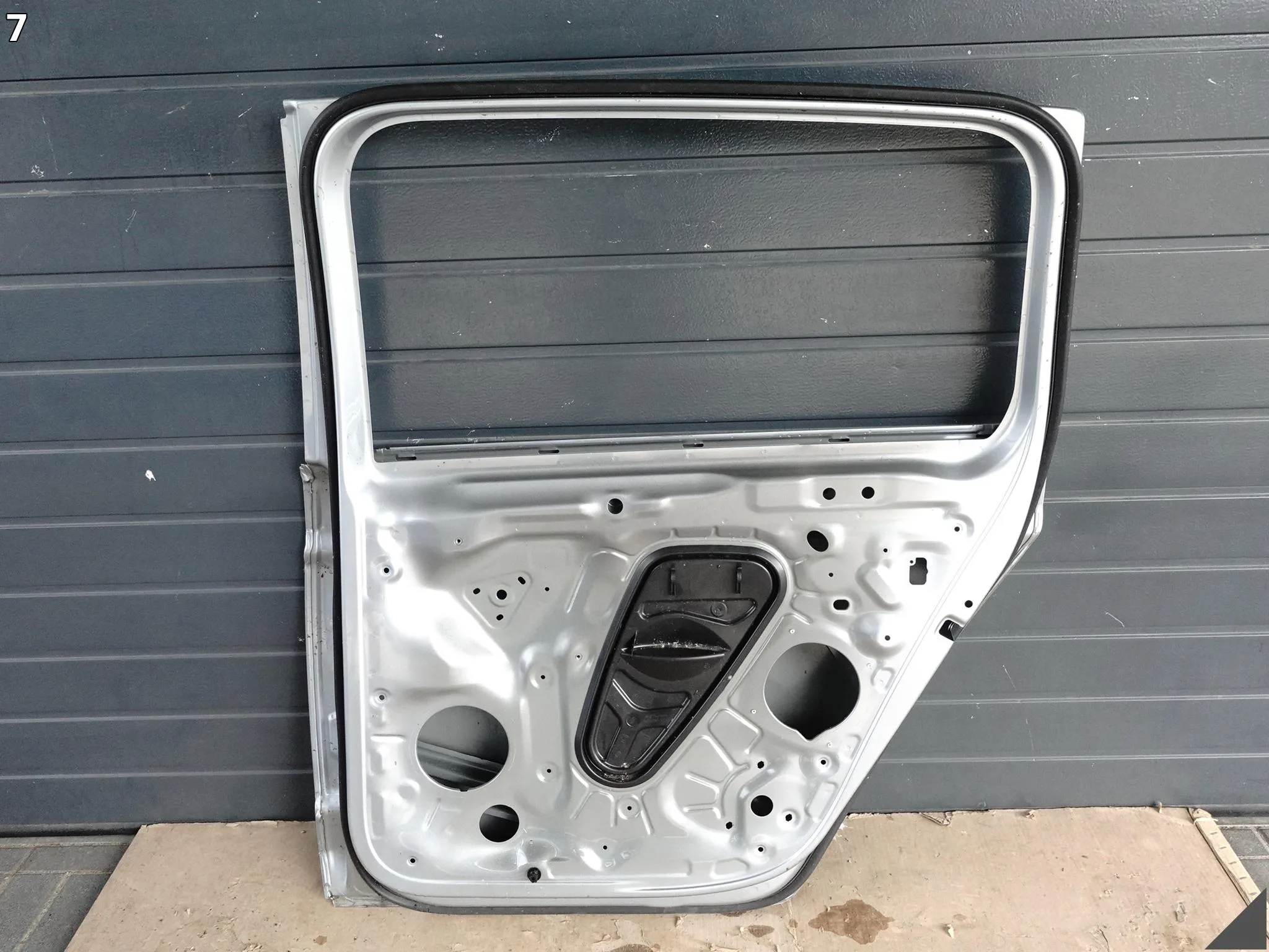 VW TOURAN 5TA II (2 GENERACJA) LIFT 15-26 DRZWI DOOR TYŁ PRAWE 7fc46990036937c19cfecda73daf4125