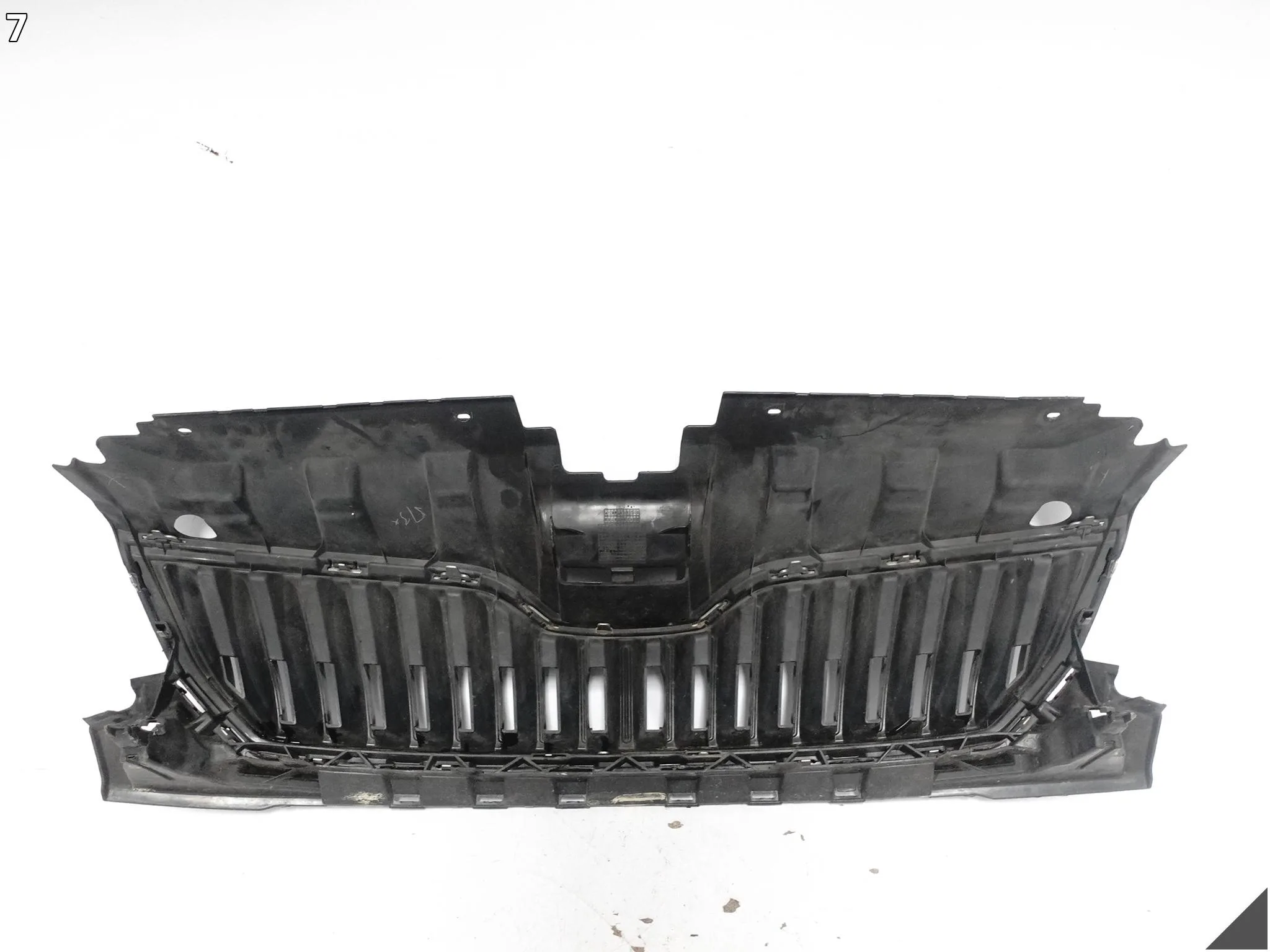 SKODA FABIA III 3 6V0 14-18 ATRAPA GRILL CHROM KRATKA W ZDERZAK PRZÓD 4d1584e874d7be8b4503fd310928846e